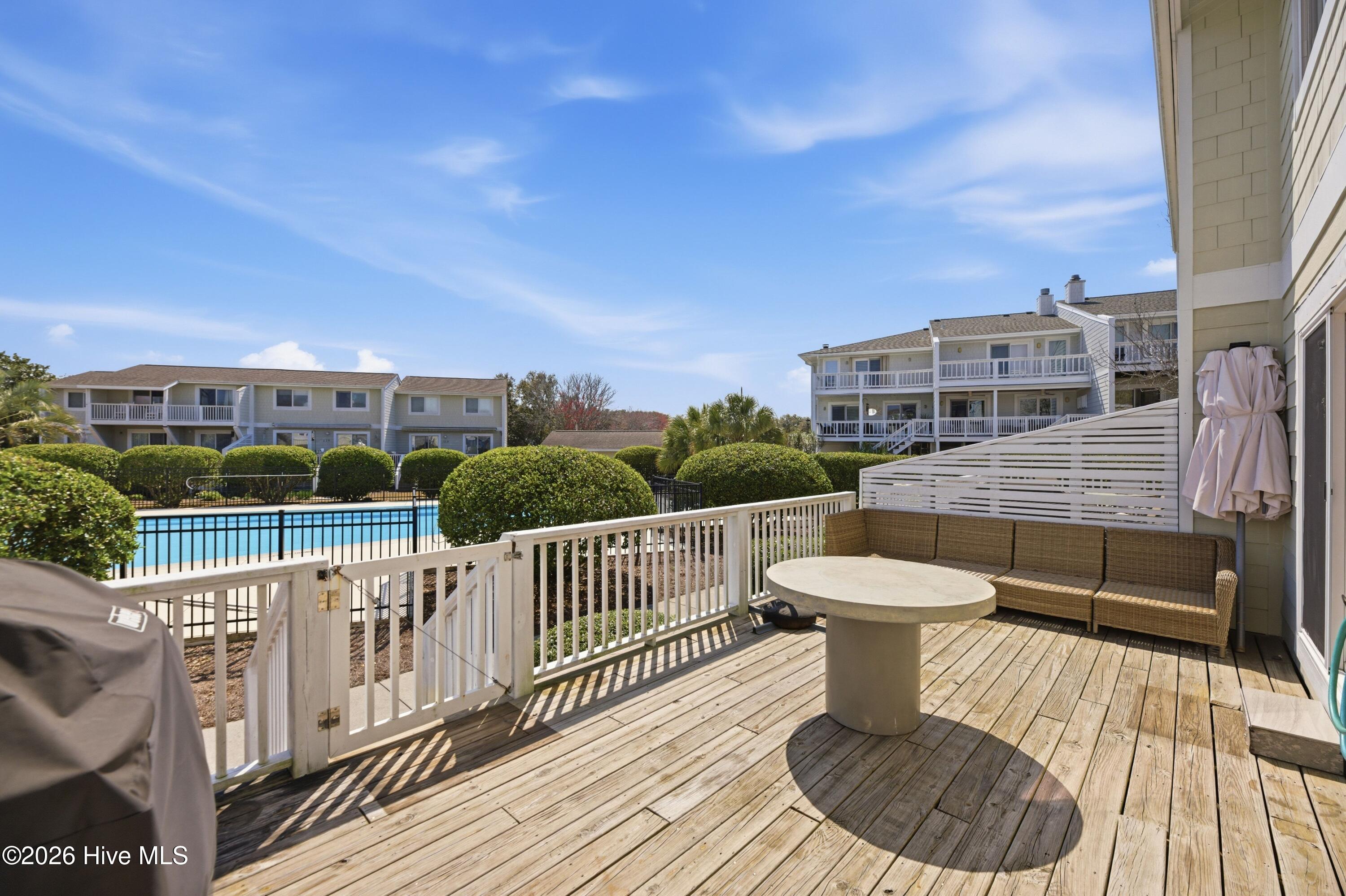 100559841 | Photo 21