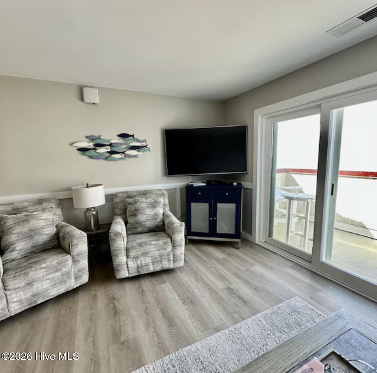 100548298 | Photo 10