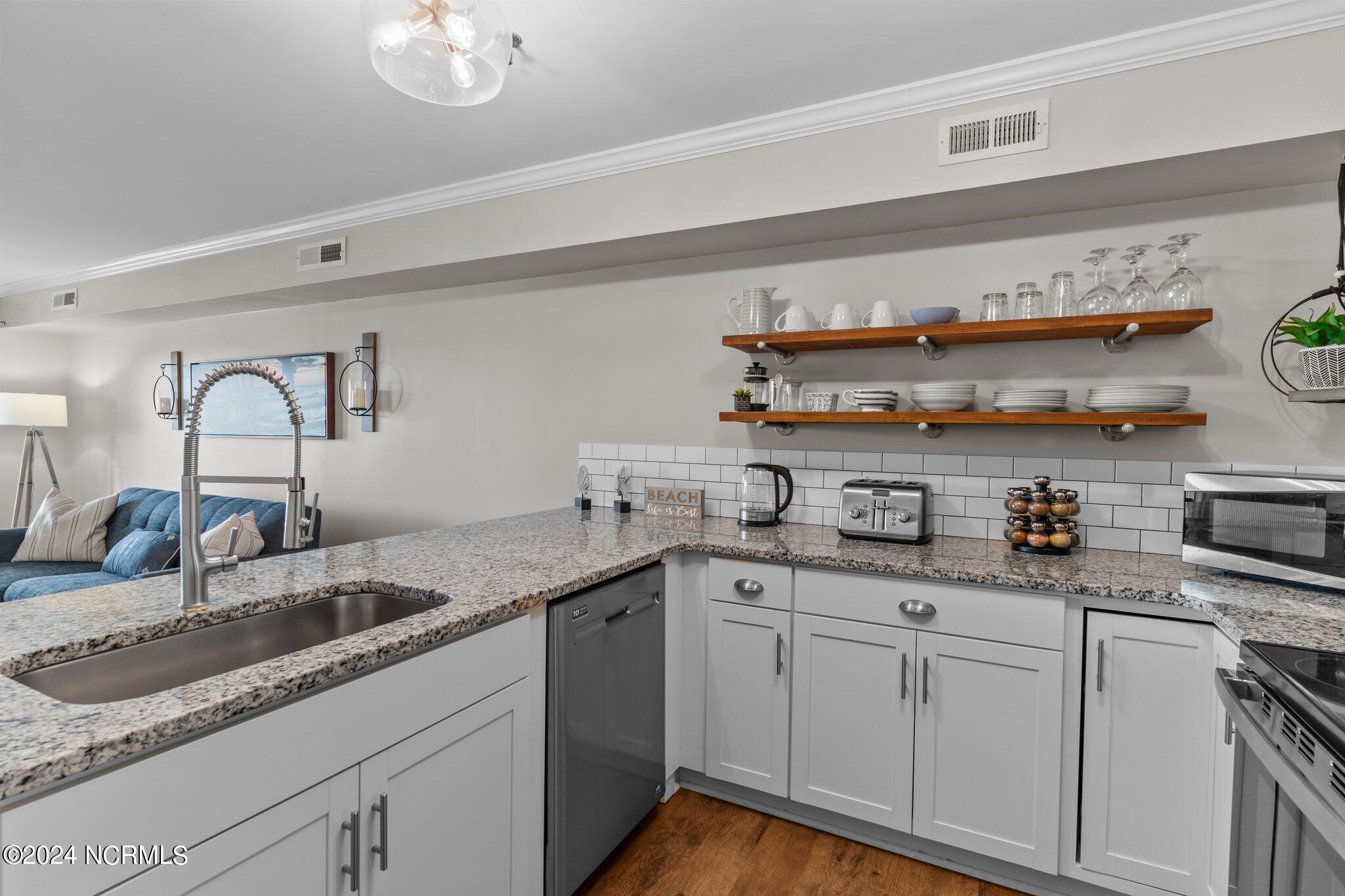 111 Florida Avenue UNIT Apt 10, Carolina Beach, NC, 28428