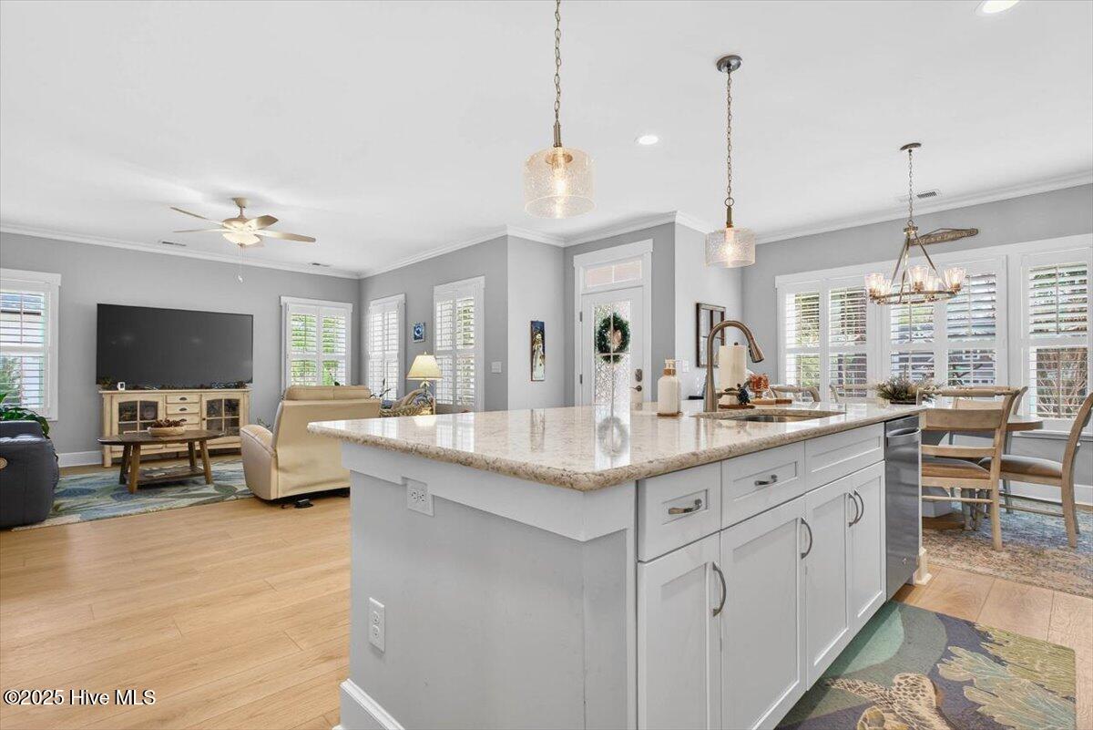 100546155 | Photo 16