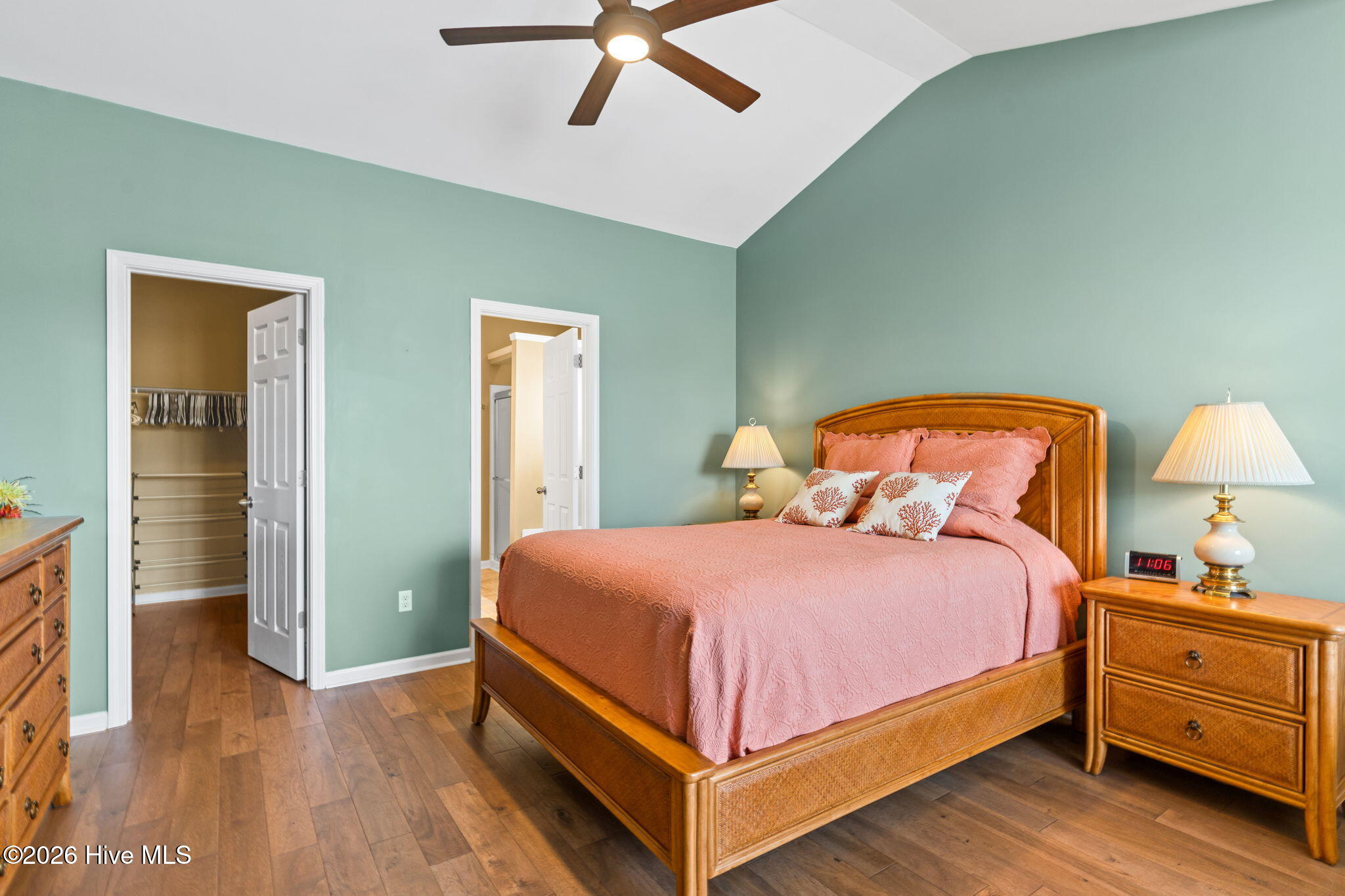 100553647 | Photo 22