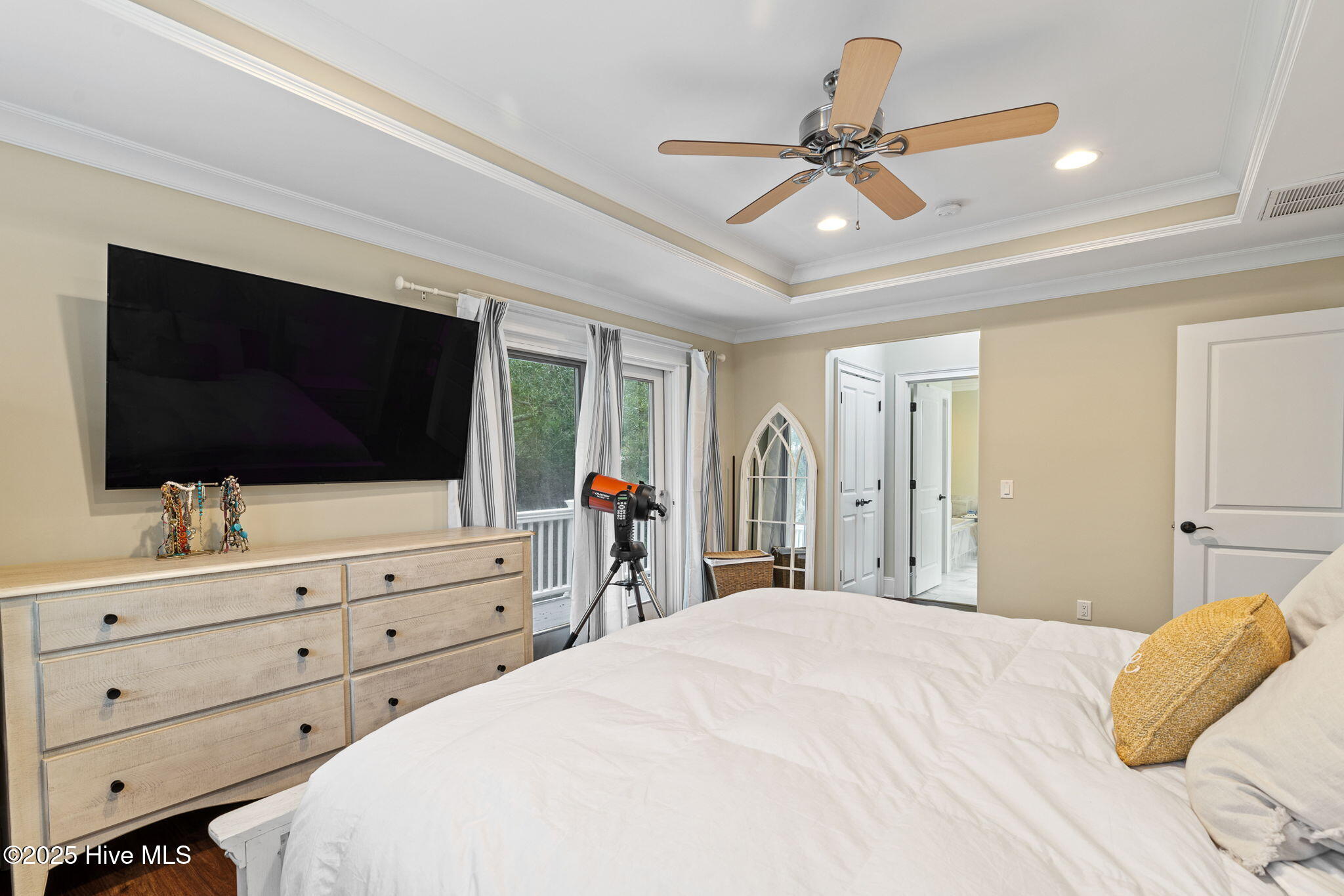 100548245 | Photo 30