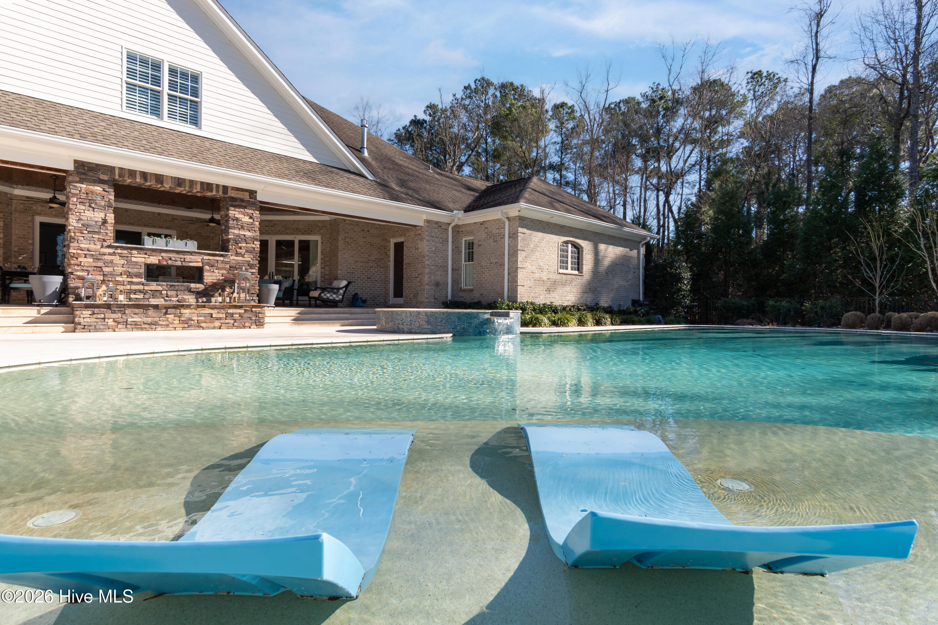 100550947 | Photo 99