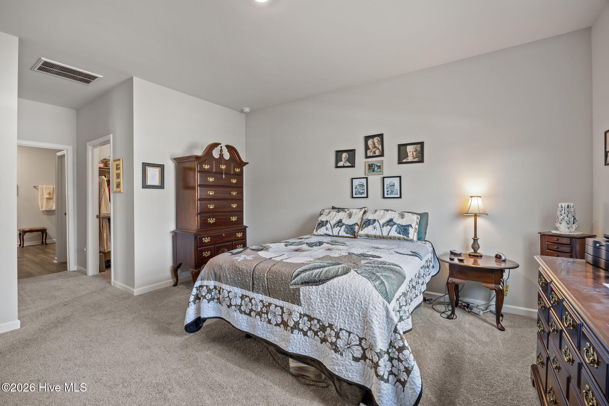 100567889 | Photo 30