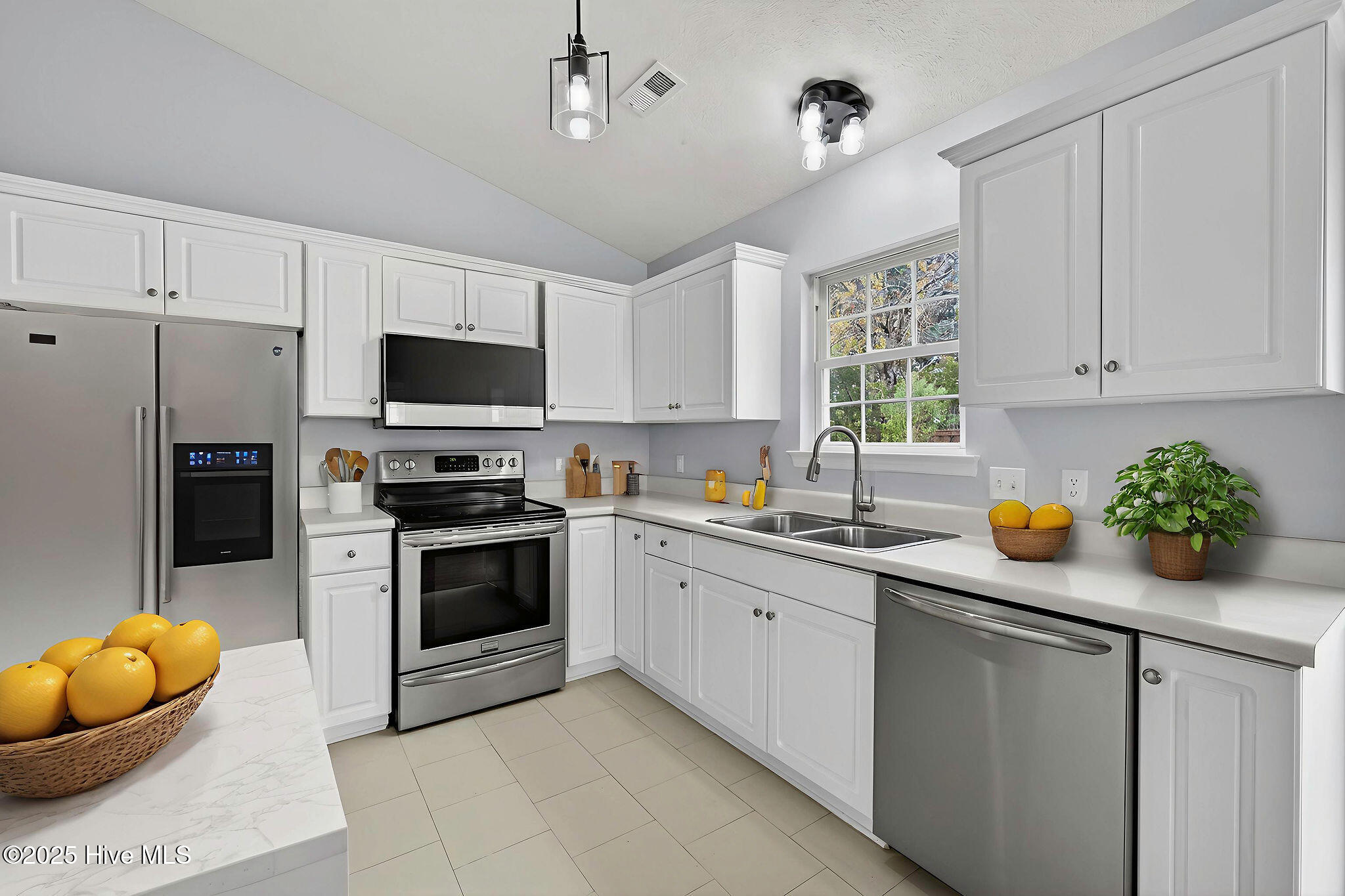 100543965 | Photo 21