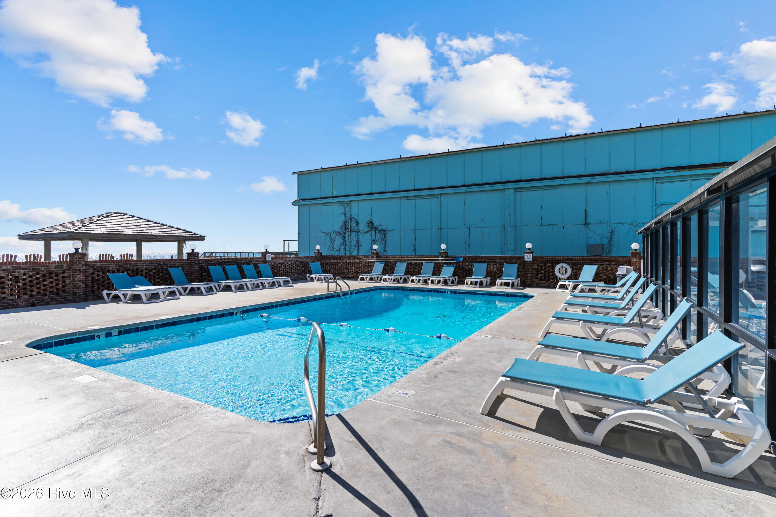 100565649 | Photo 31