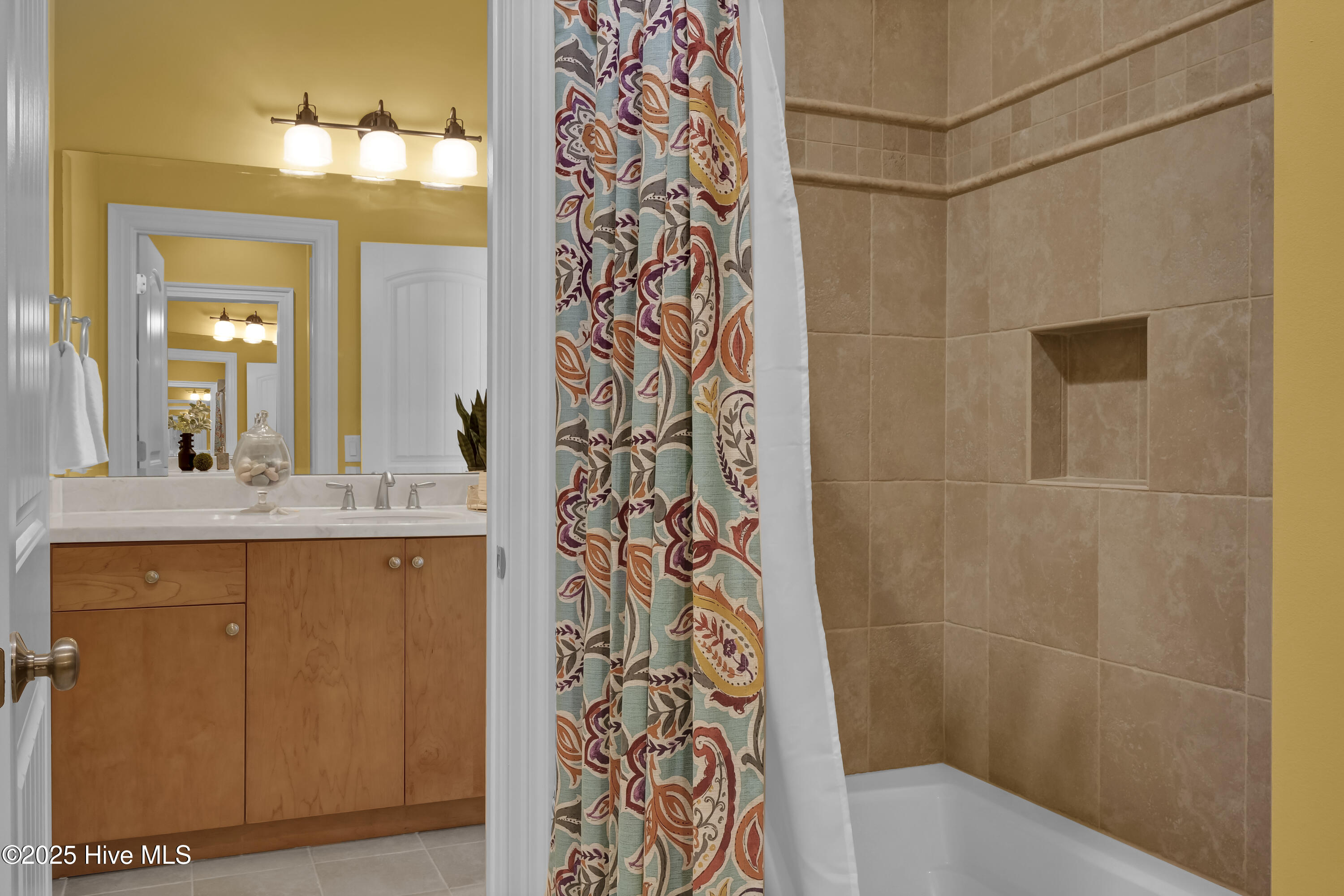 100505829 | Photo 18