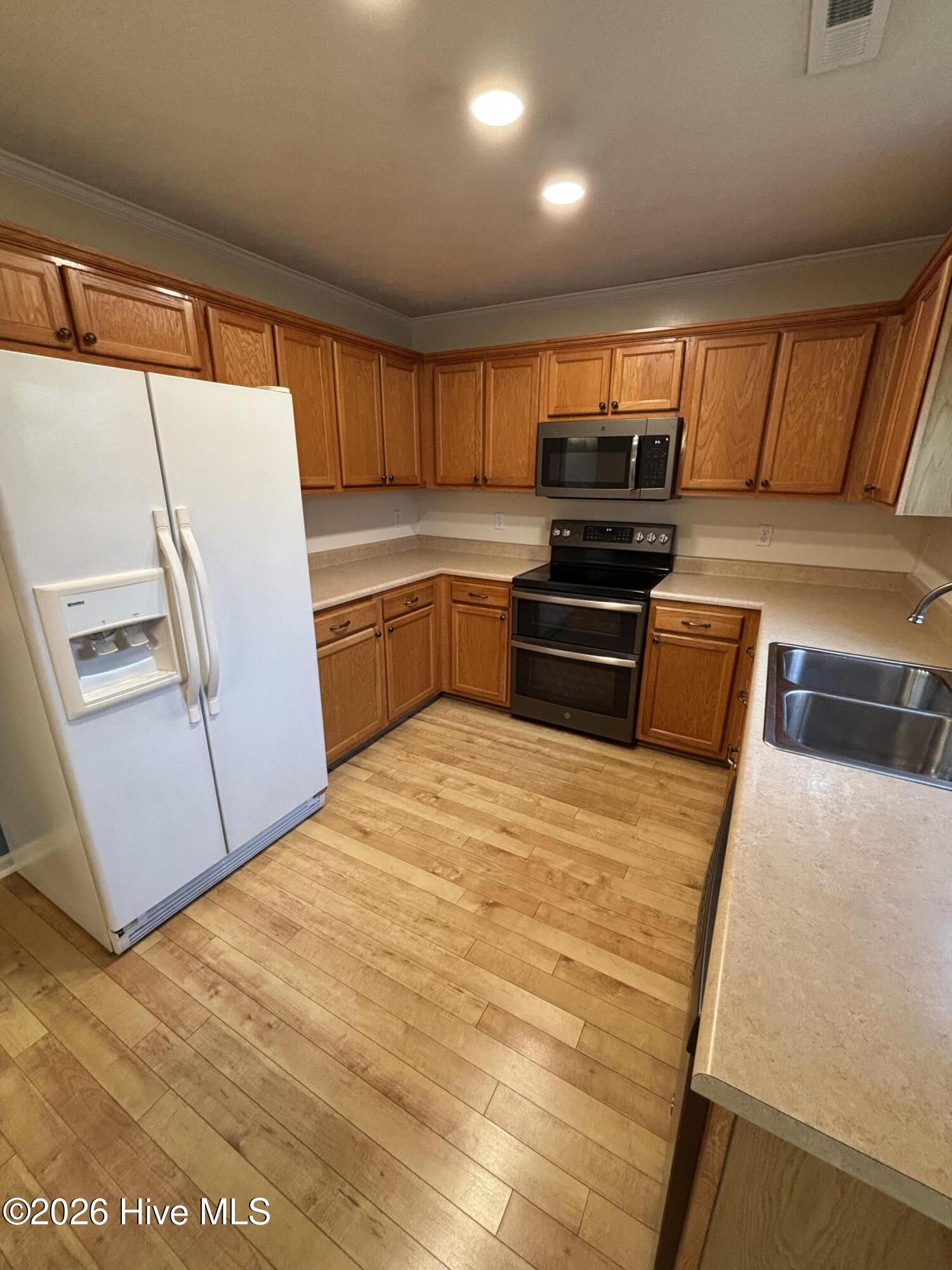 100561288 | Photo 17