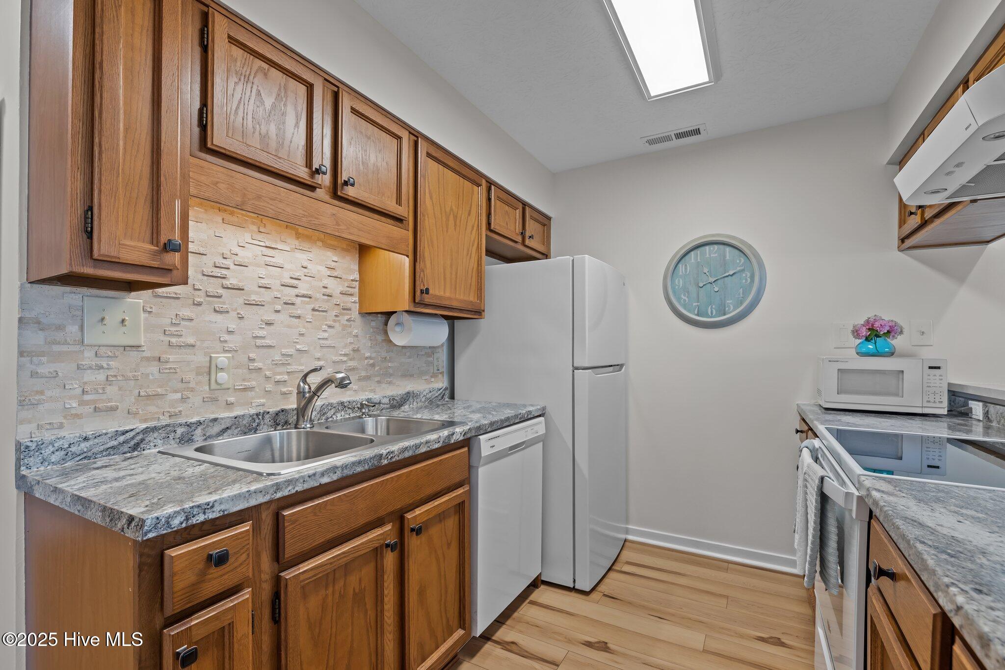 100511751 | Photo 23