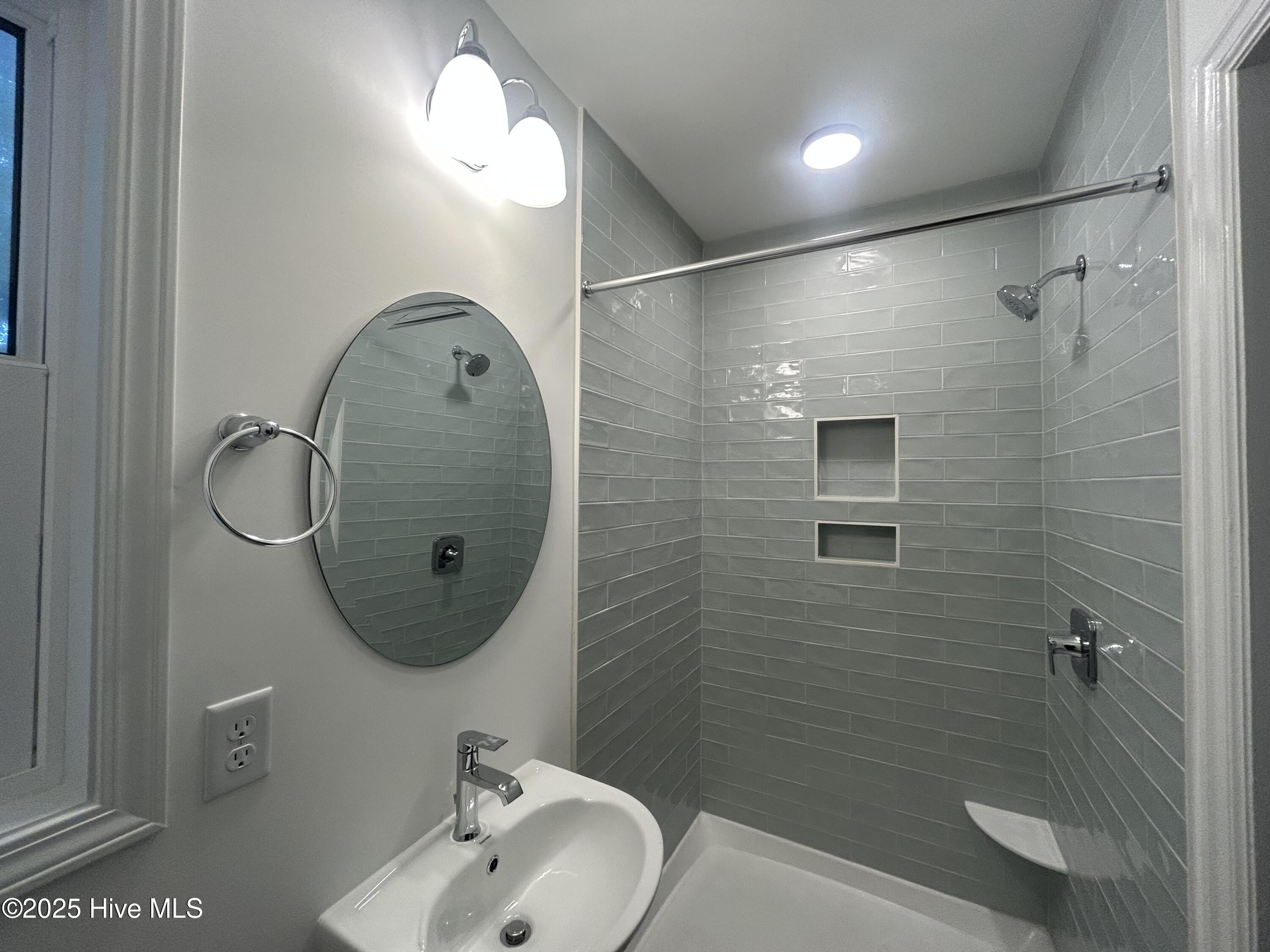 100524375 | Photo 12