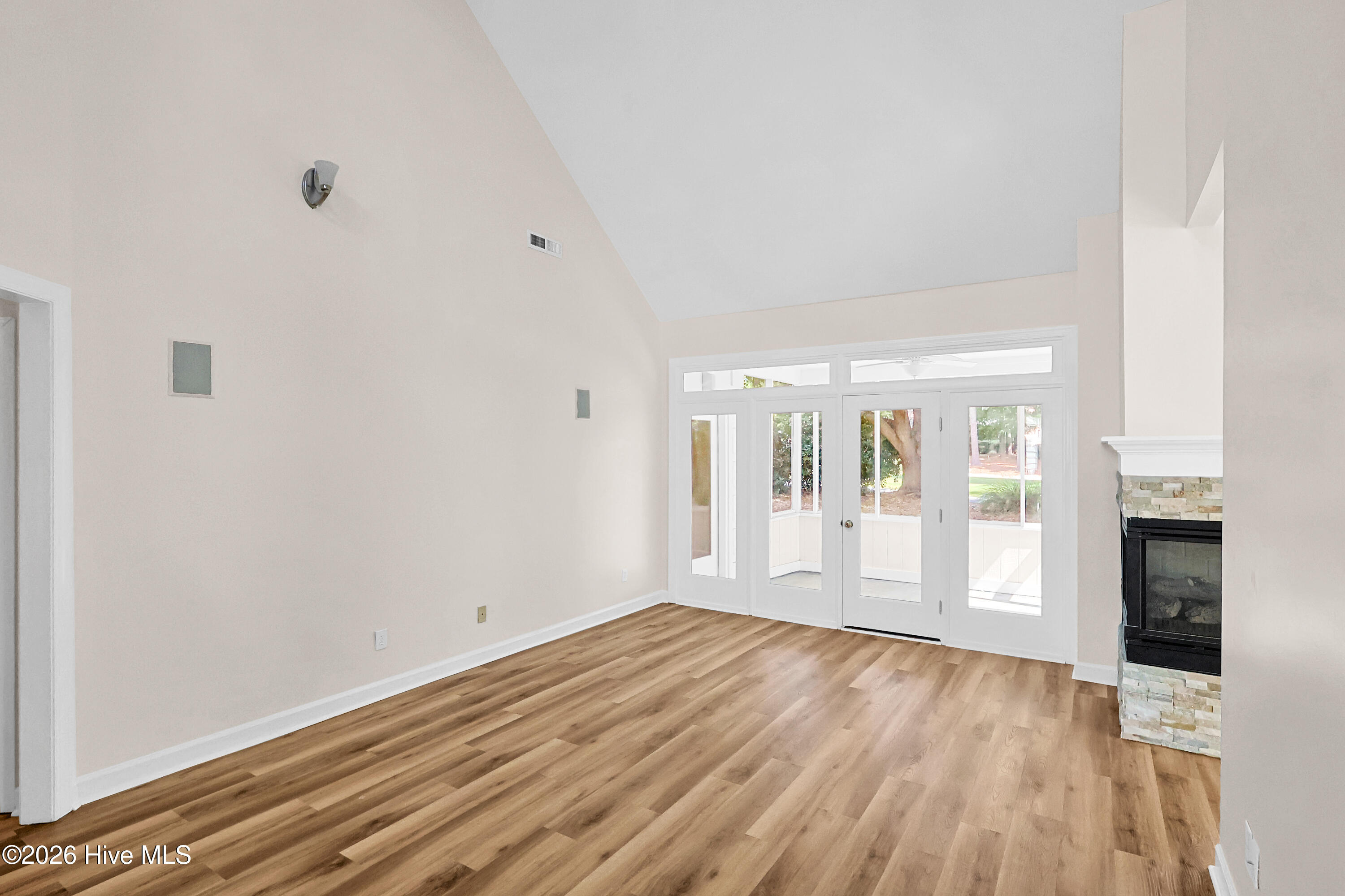 Photo 4 of Single family home for sale at 8510 Hammock Dunes Dr, Wilmington, NC 28411 | MLS# 100606098 | Listing updated on 2026-09-28