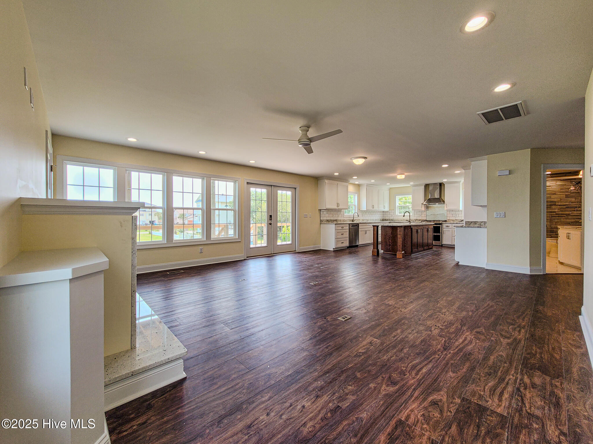 100511254 | Photo 40