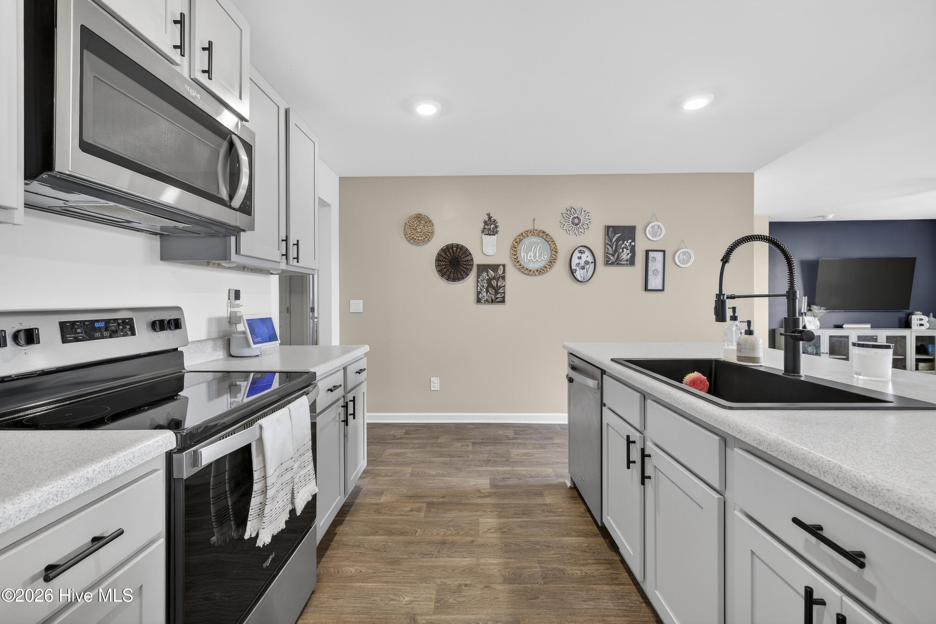 100557466 | Photo 11