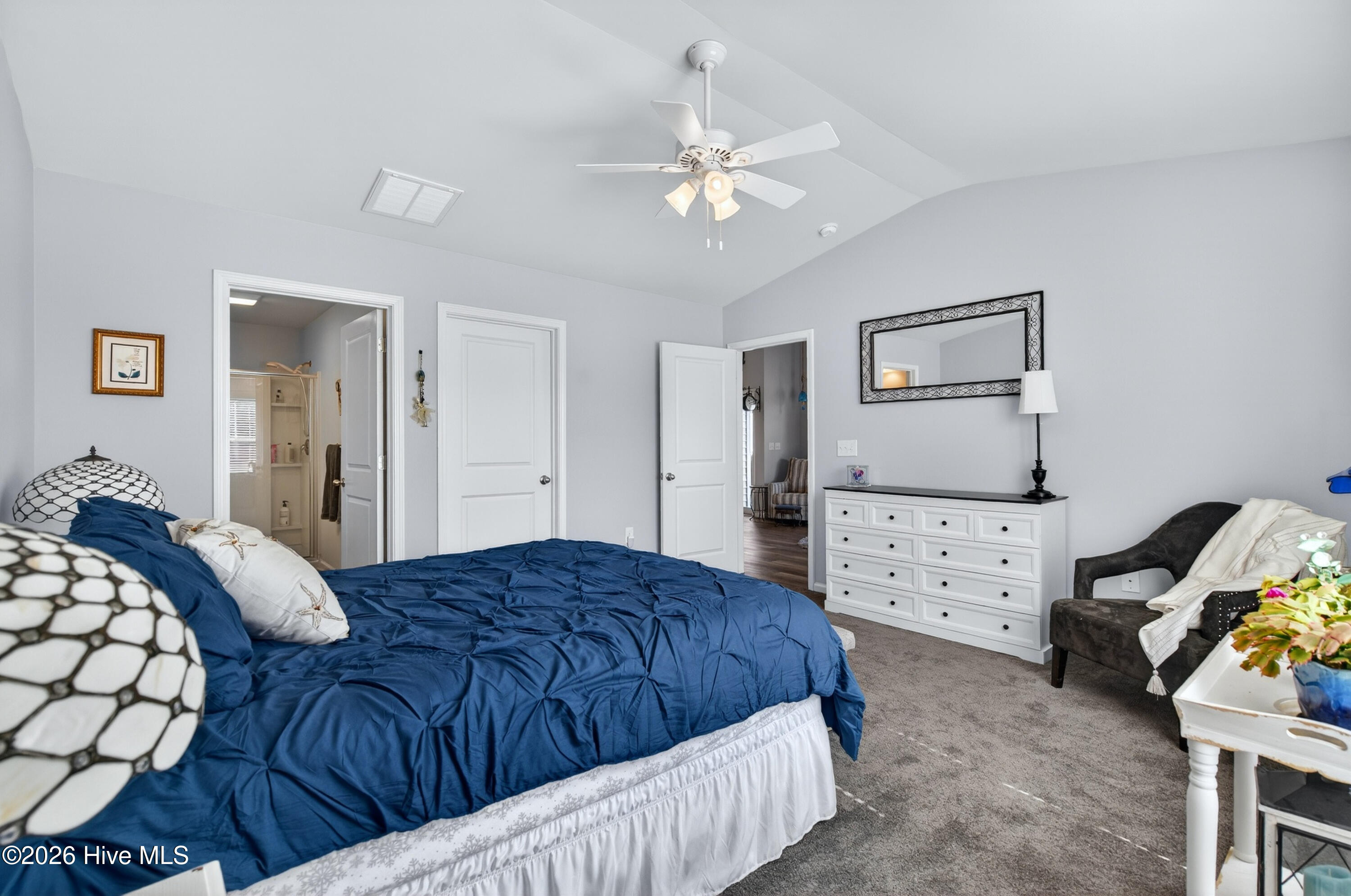 100557336 | Photo 32