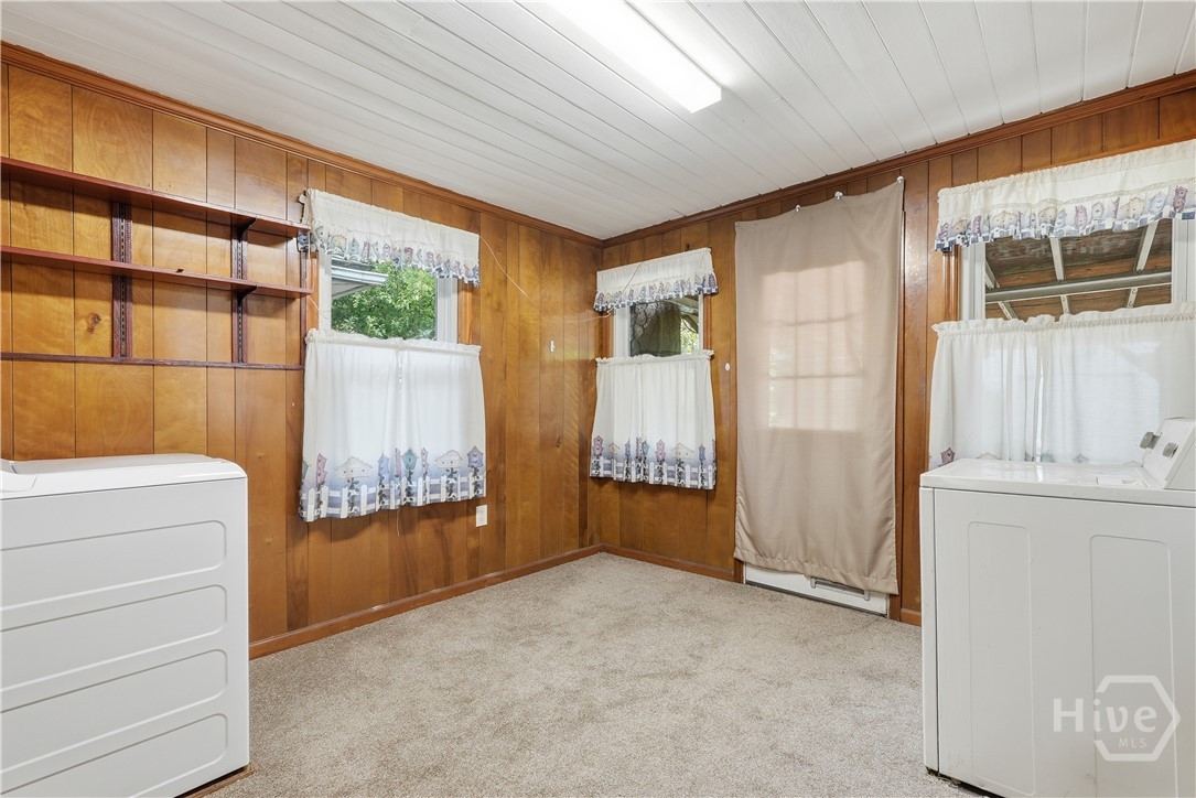Enclosed porch with washer/dryer