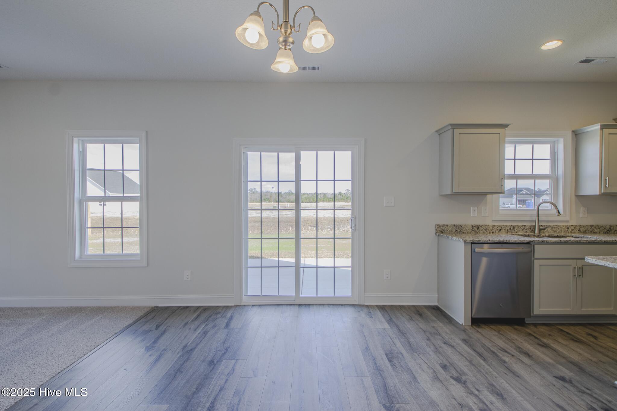 100512966 | Photo 10