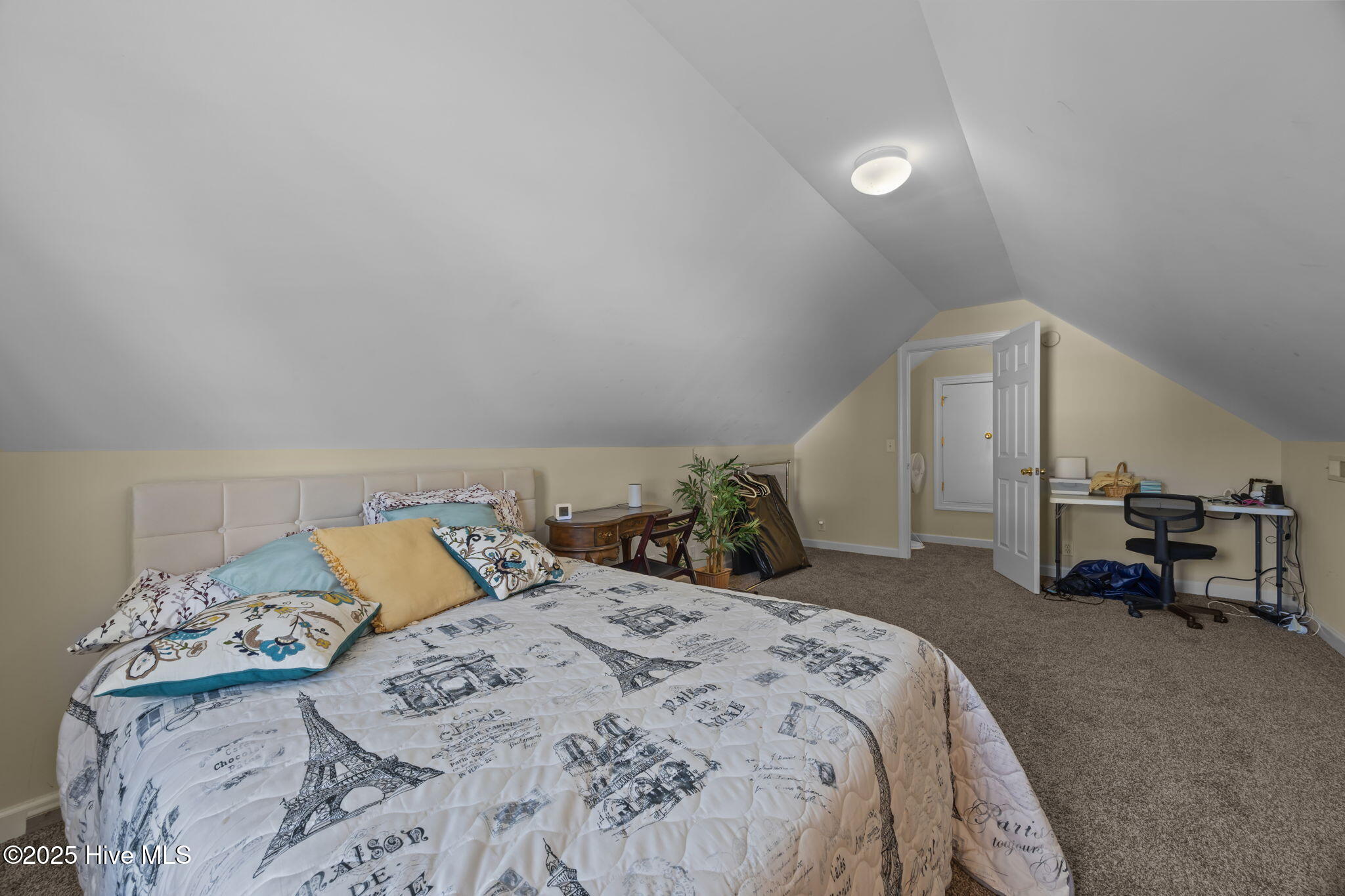 100532980 | Photo 34