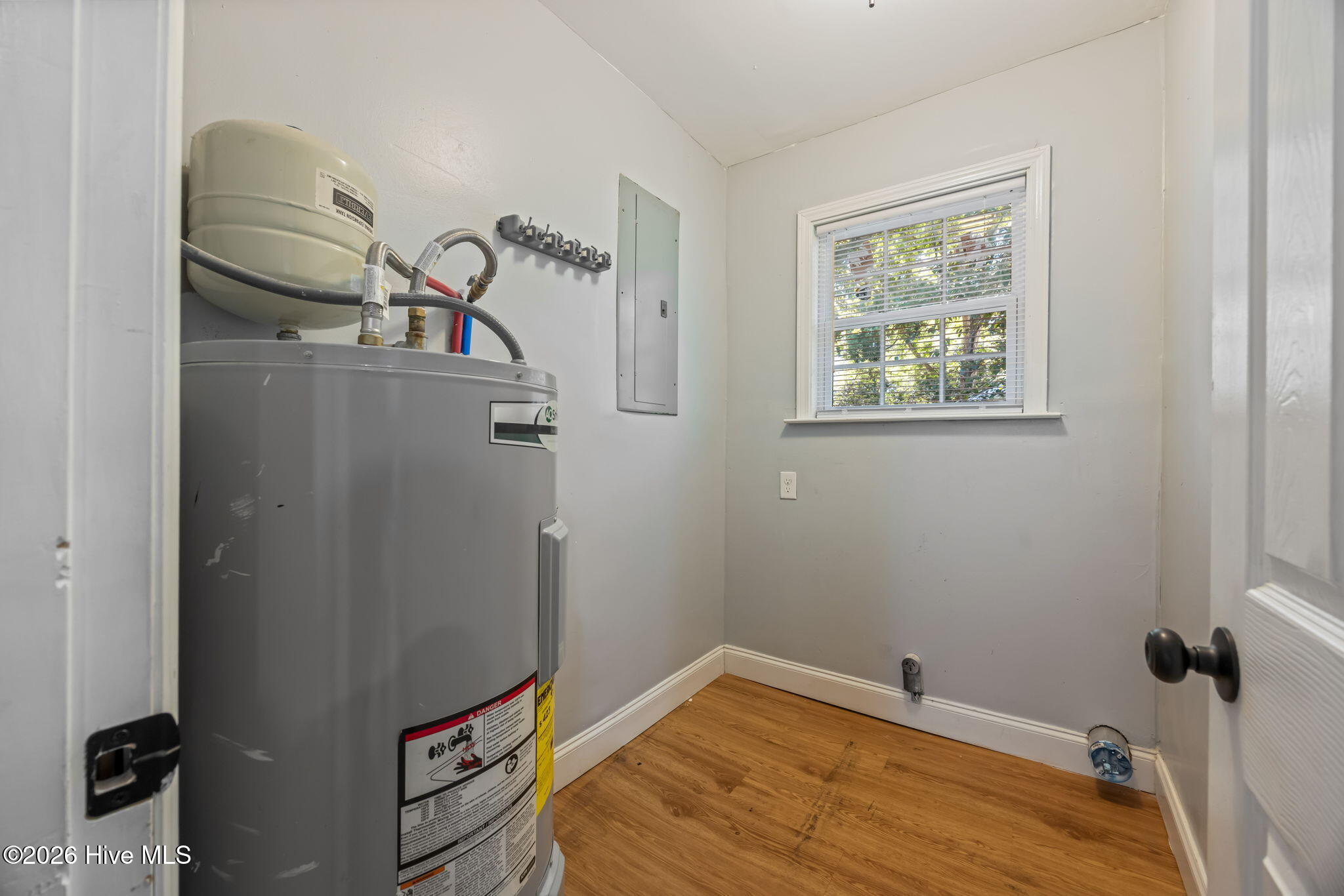 20-web-or-mls-1917 Haynie Drive-32
