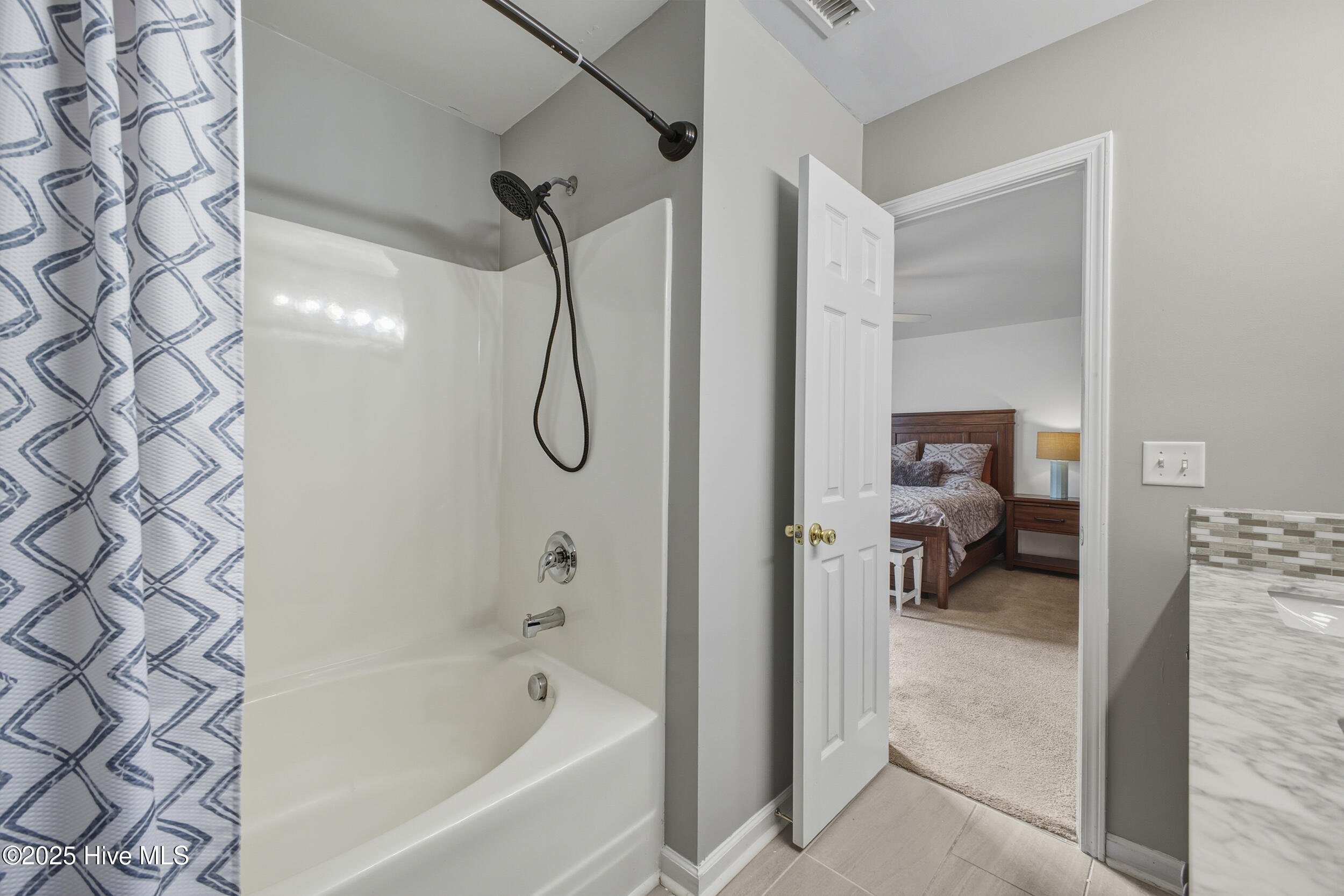 100542313 | Photo 21