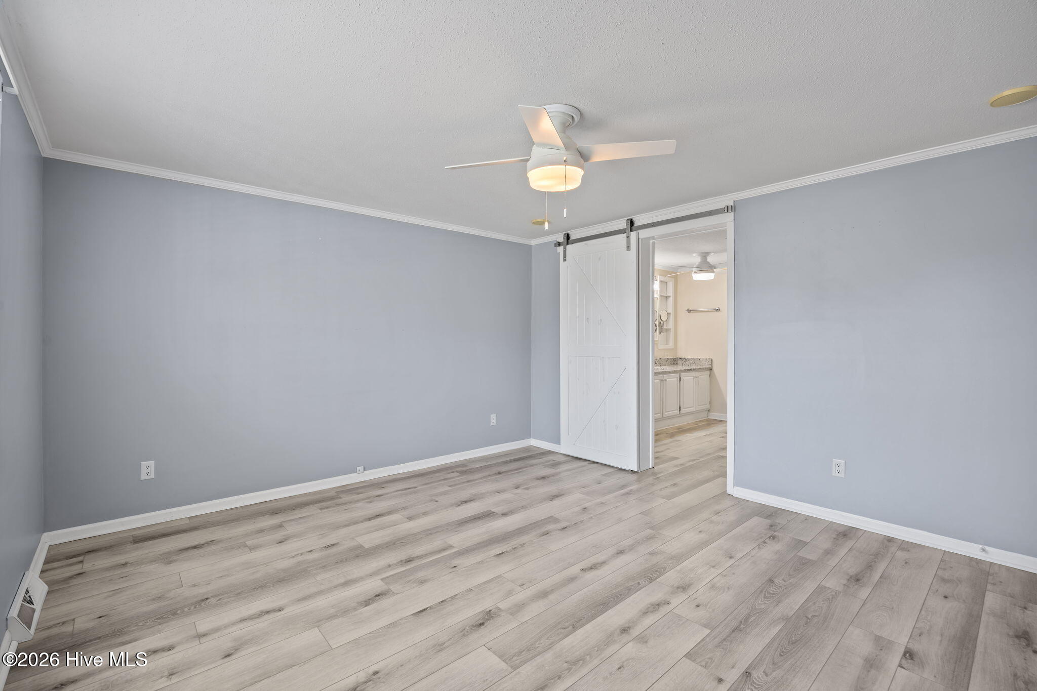 100564707 | Photo 26