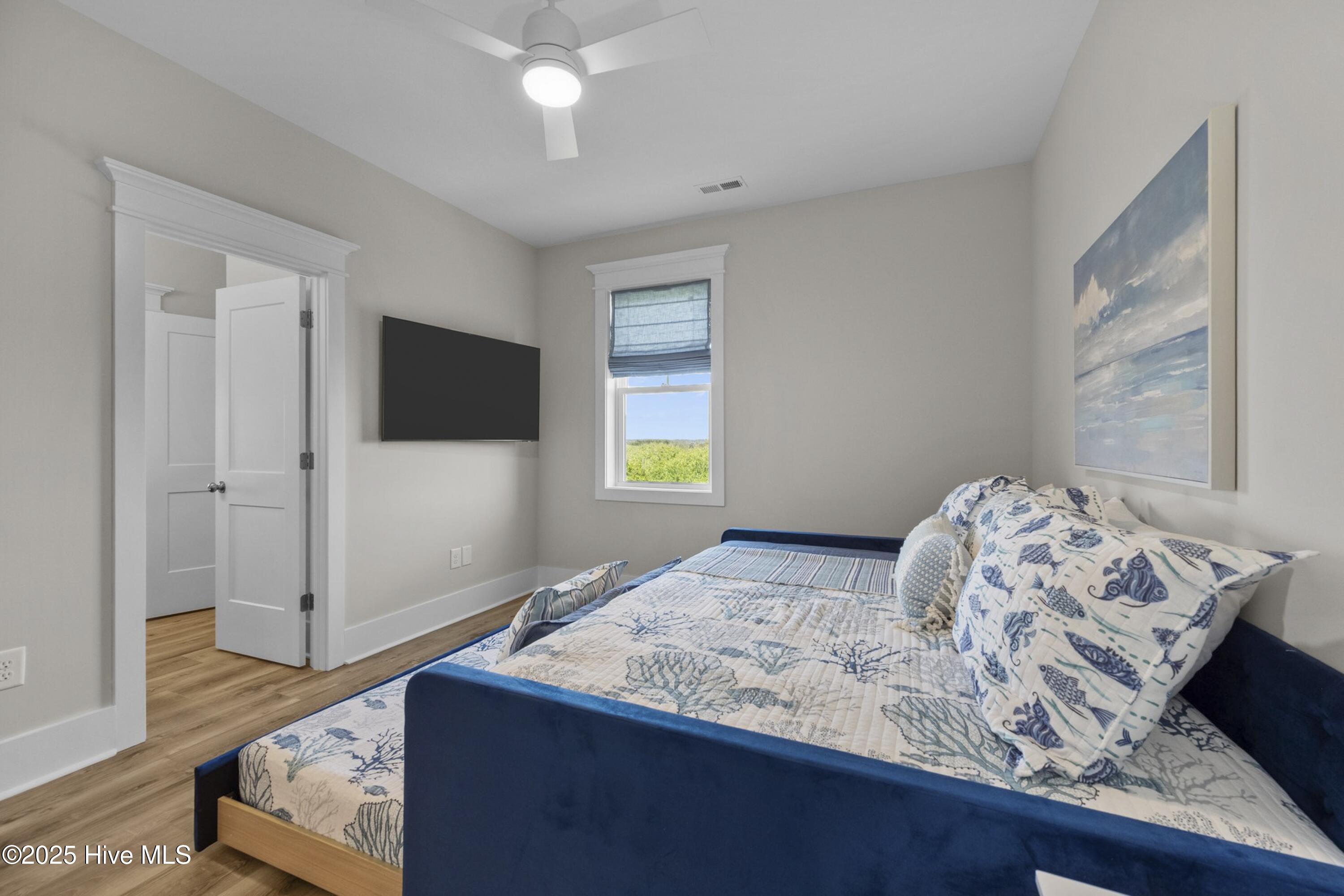 100510701 | Photo 48