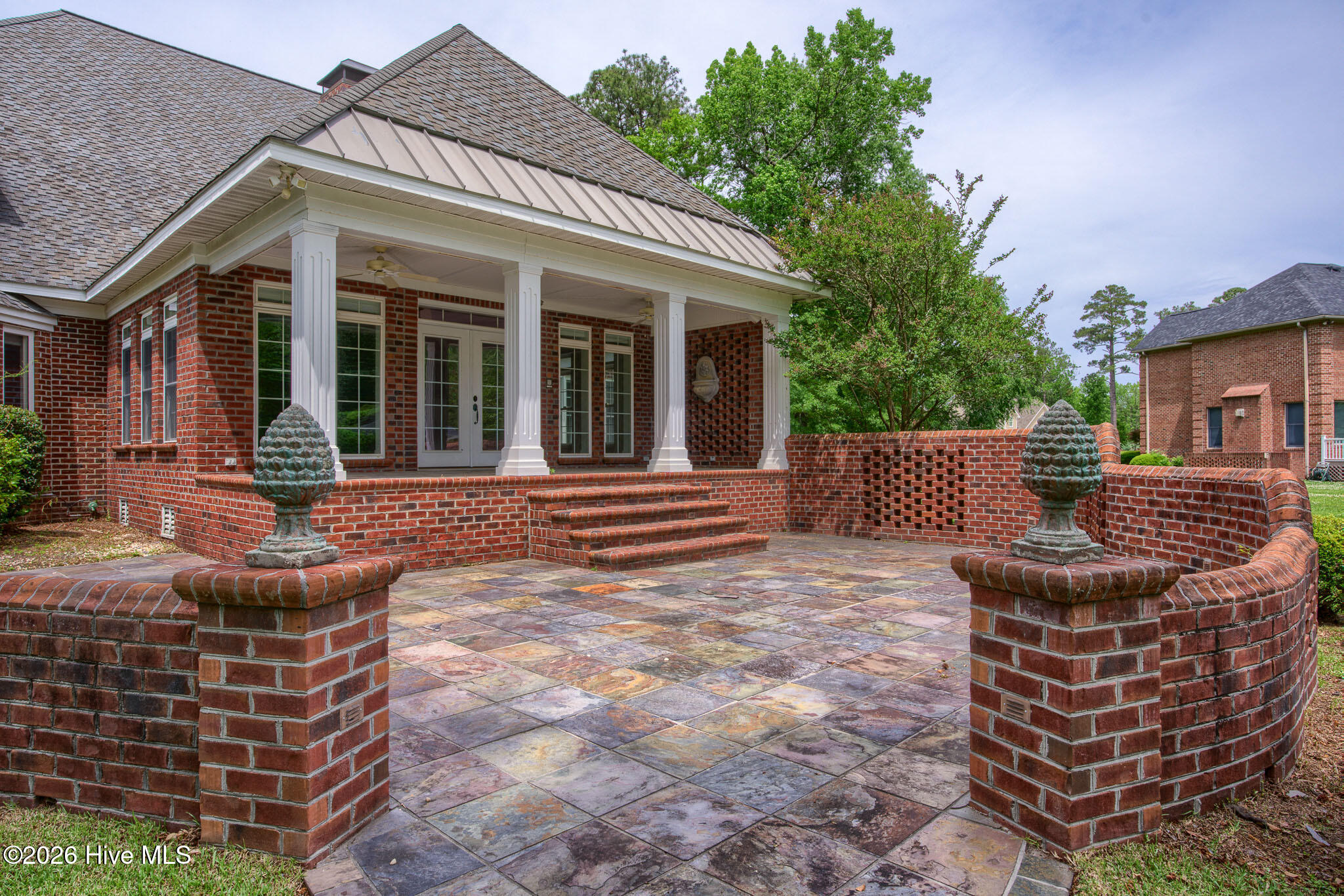 100570266 | Photo 64