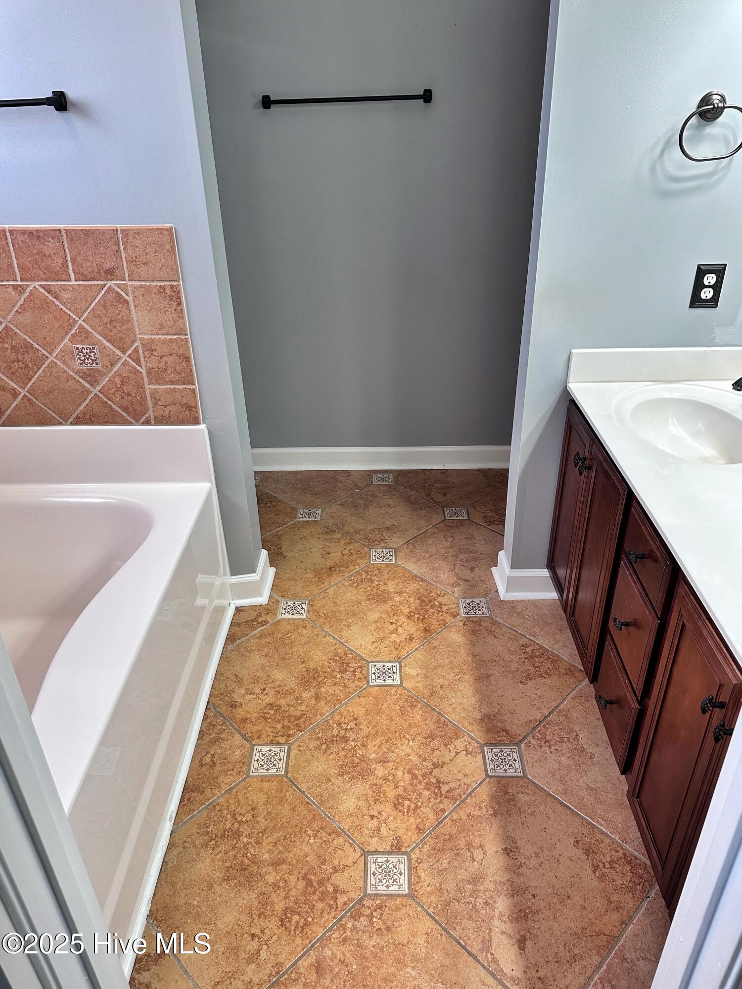 100534428 | Photo 15