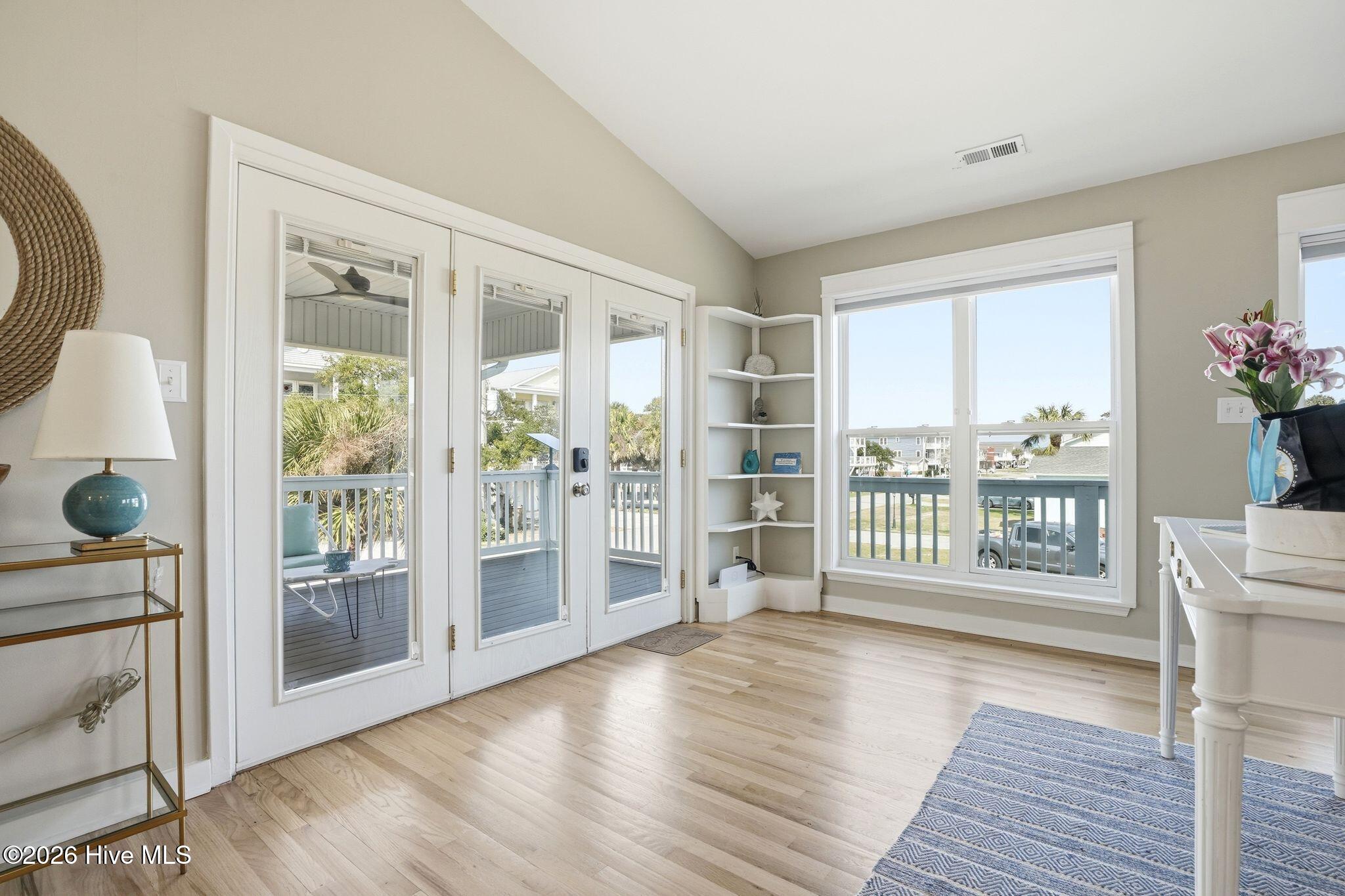 100558561 | Photo 19