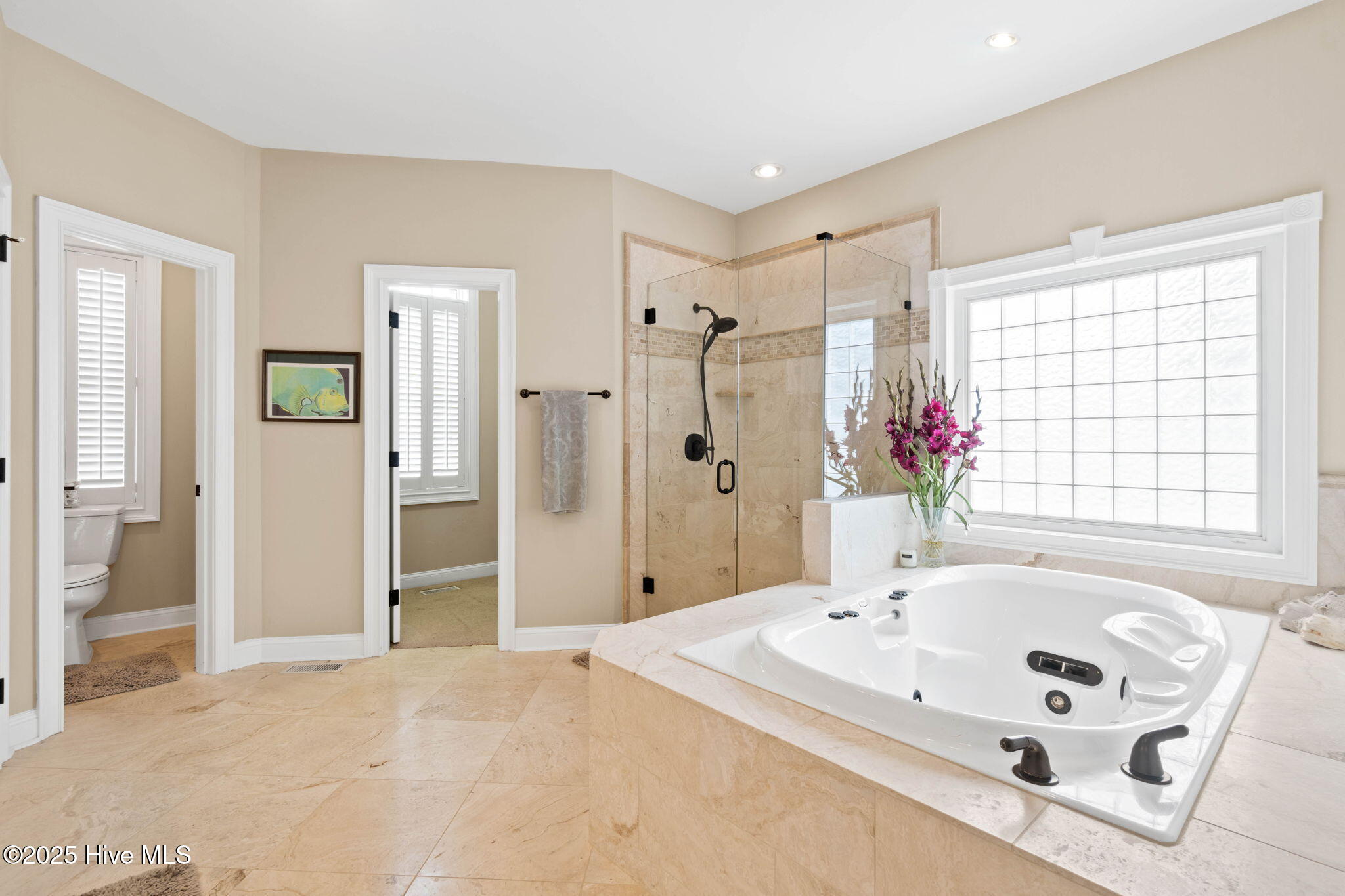 100543695 | Photo 49