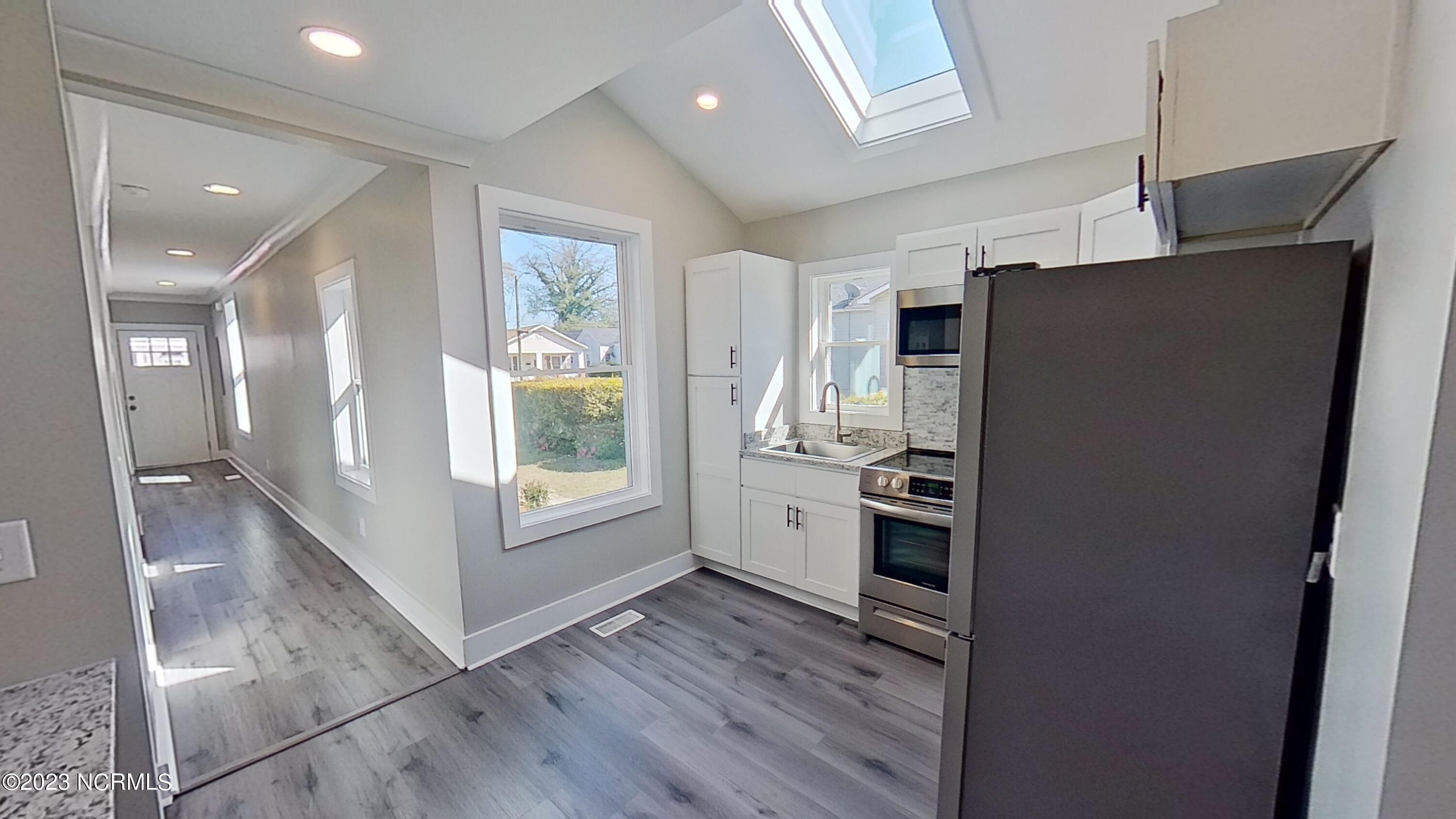 100521220 | Photo 14