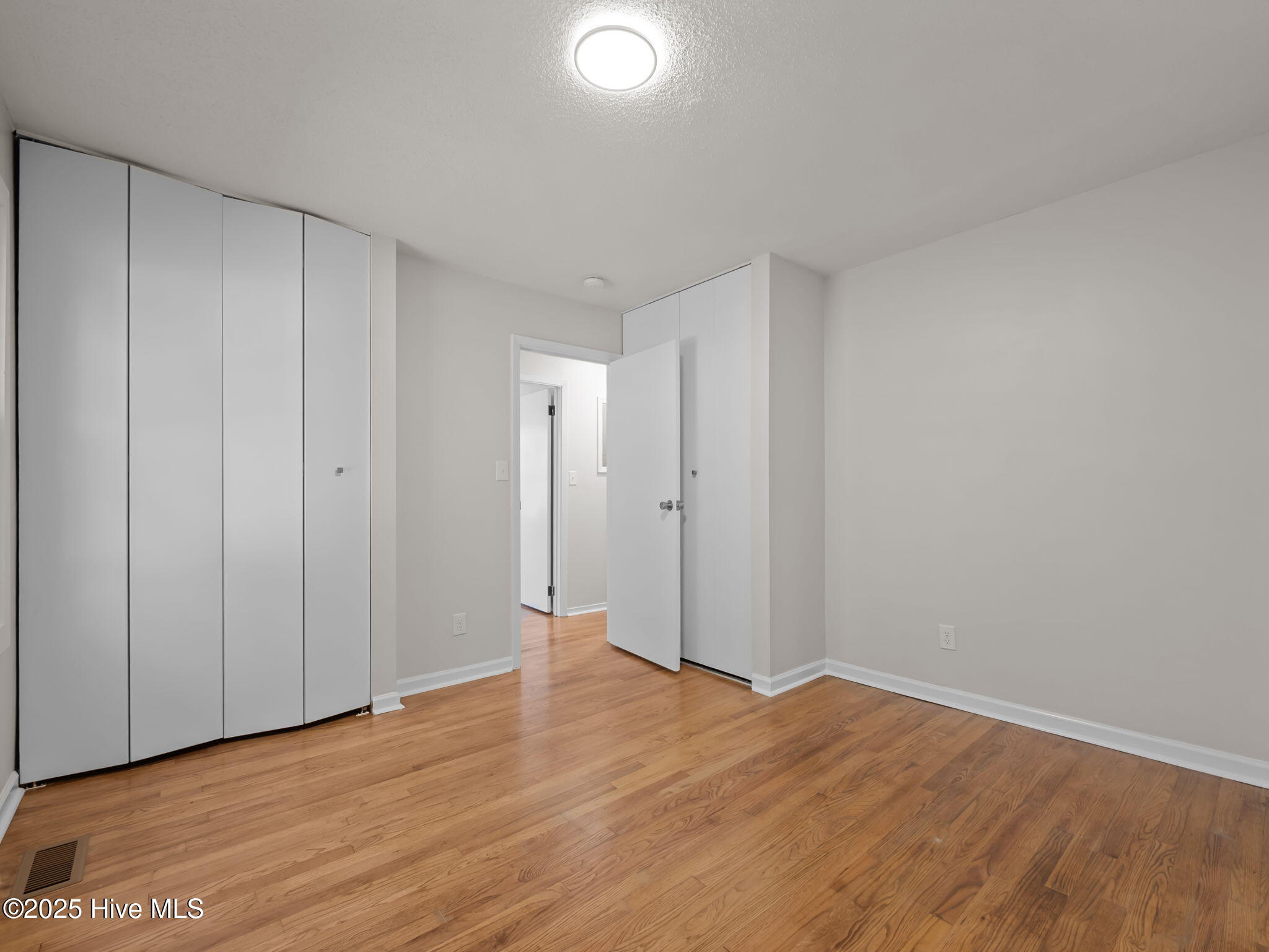 2859 Easy Street,Newport