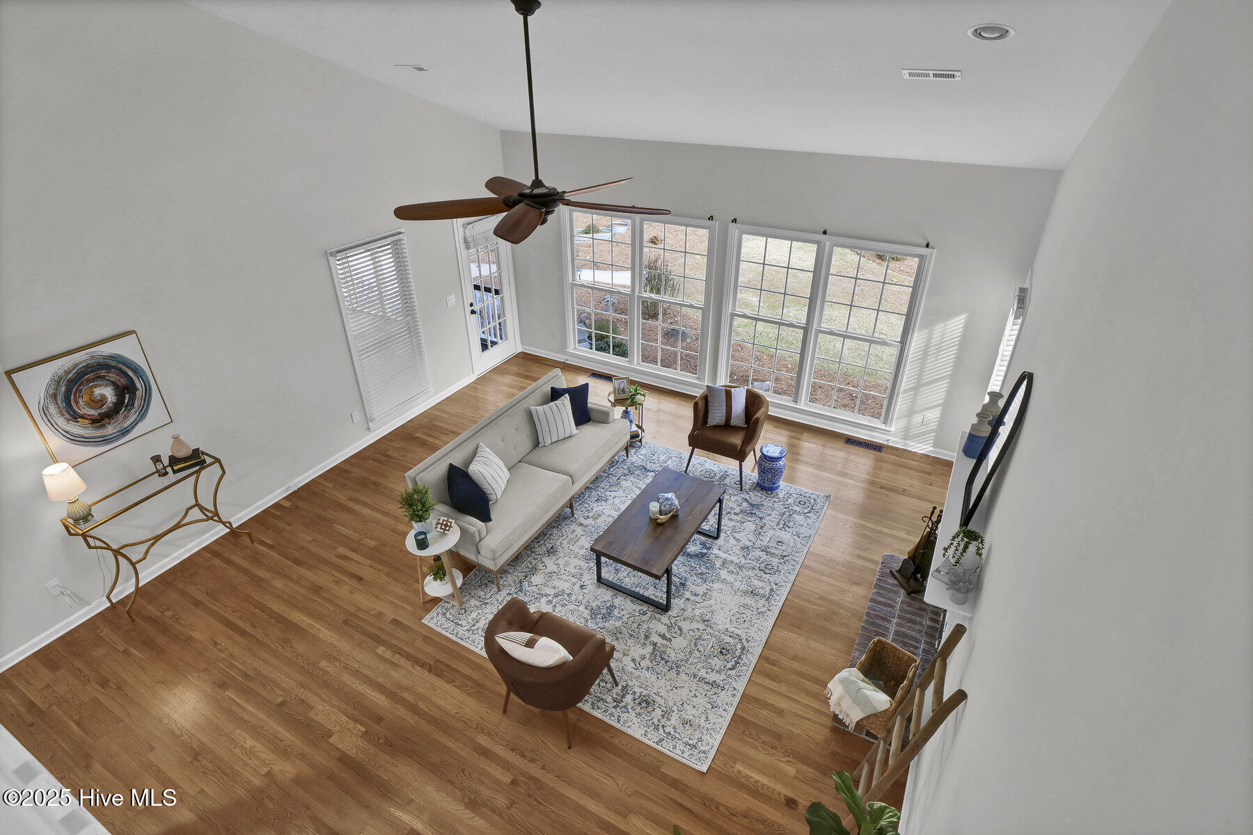 100545503 | Photo 47