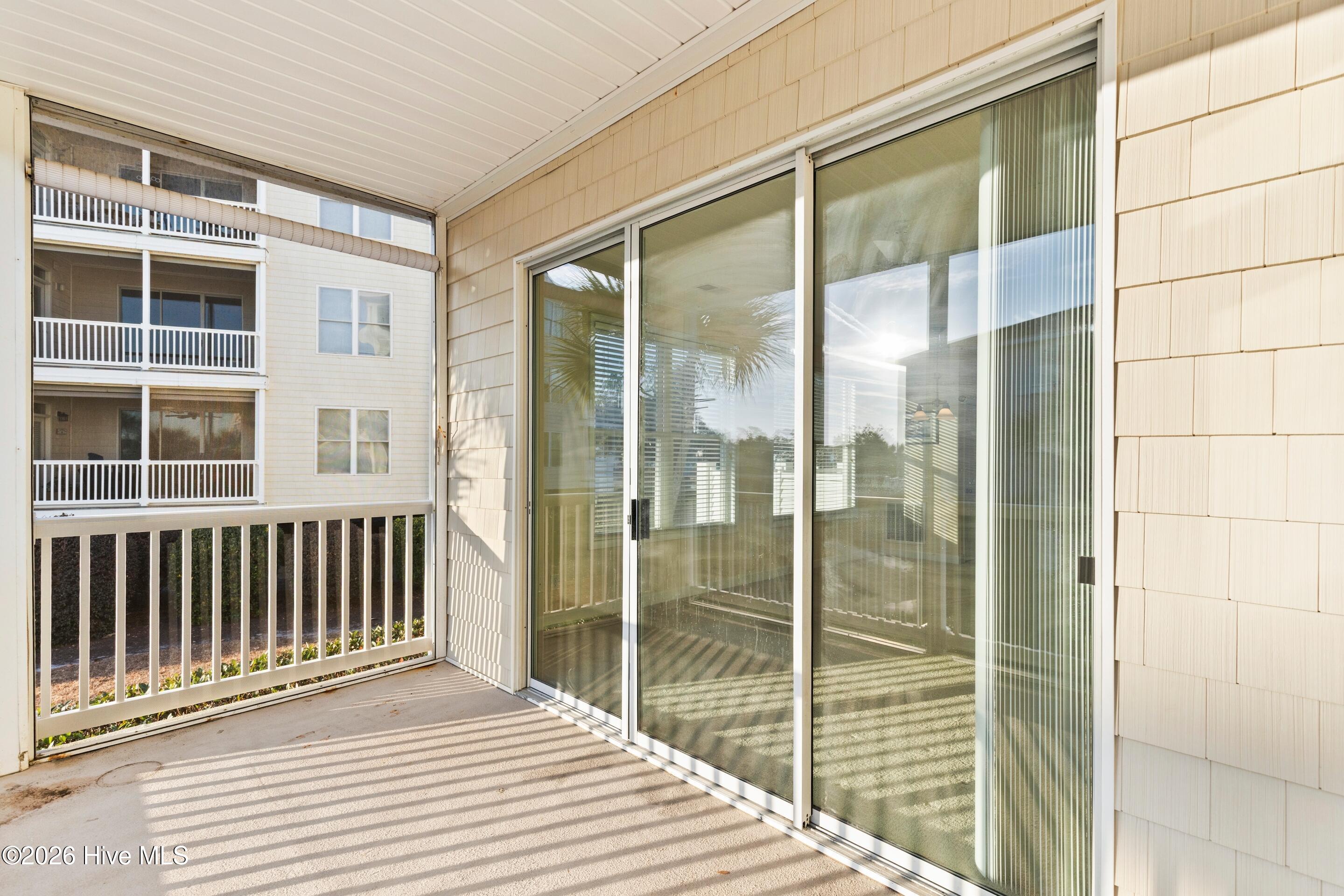 100548206 | Photo 13