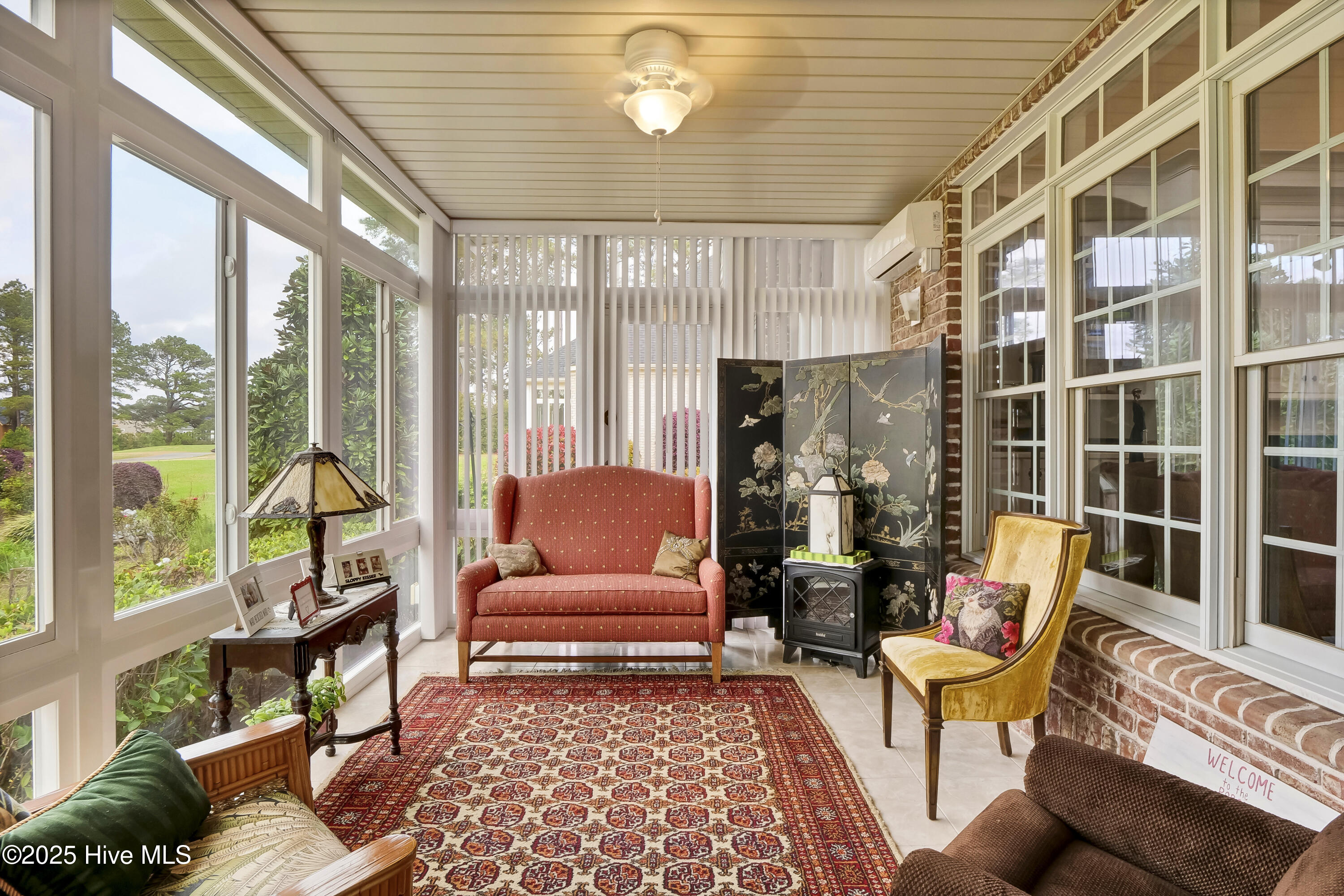 100499104 | Photo 14