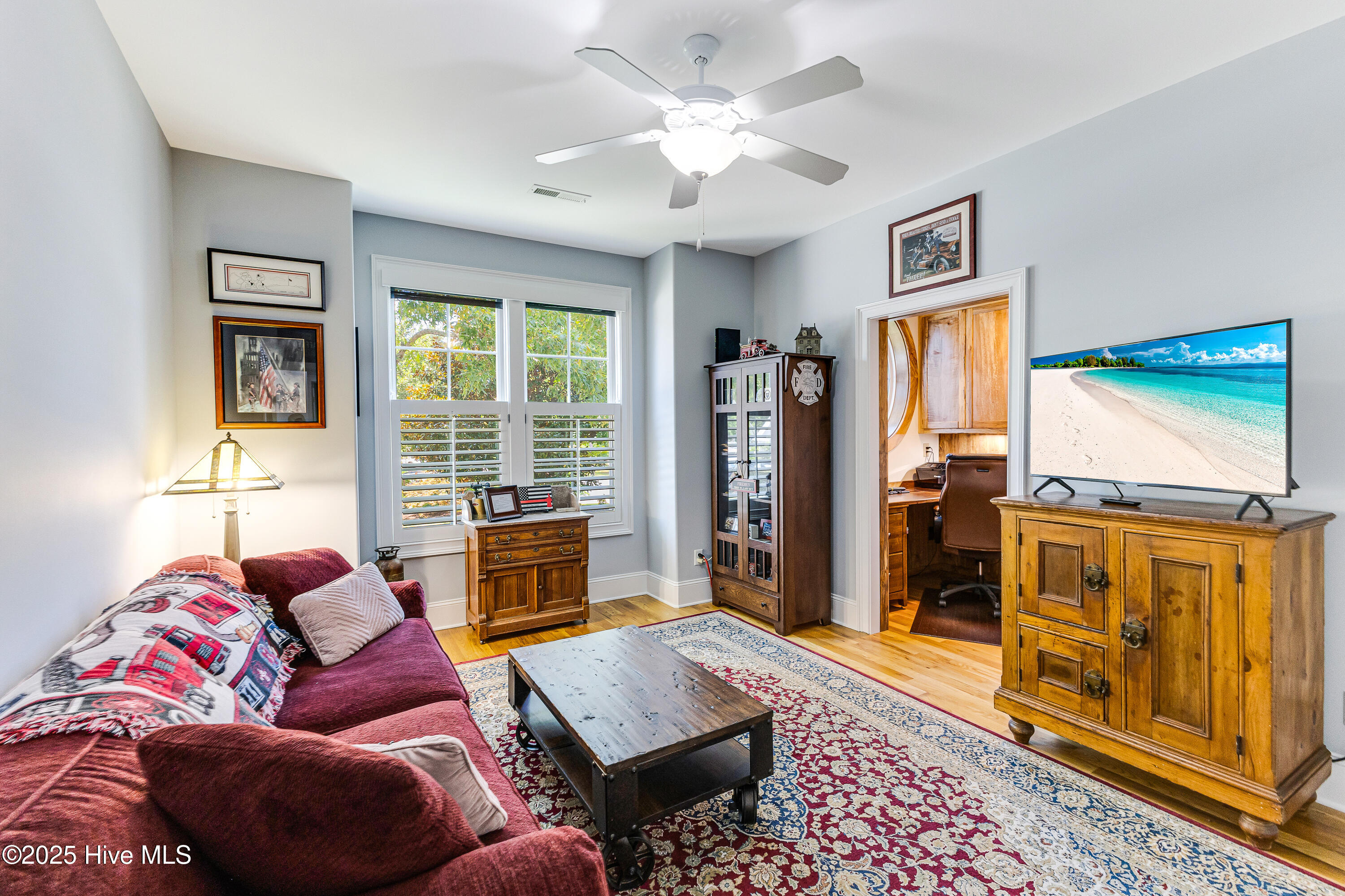 100519190 | Photo 21