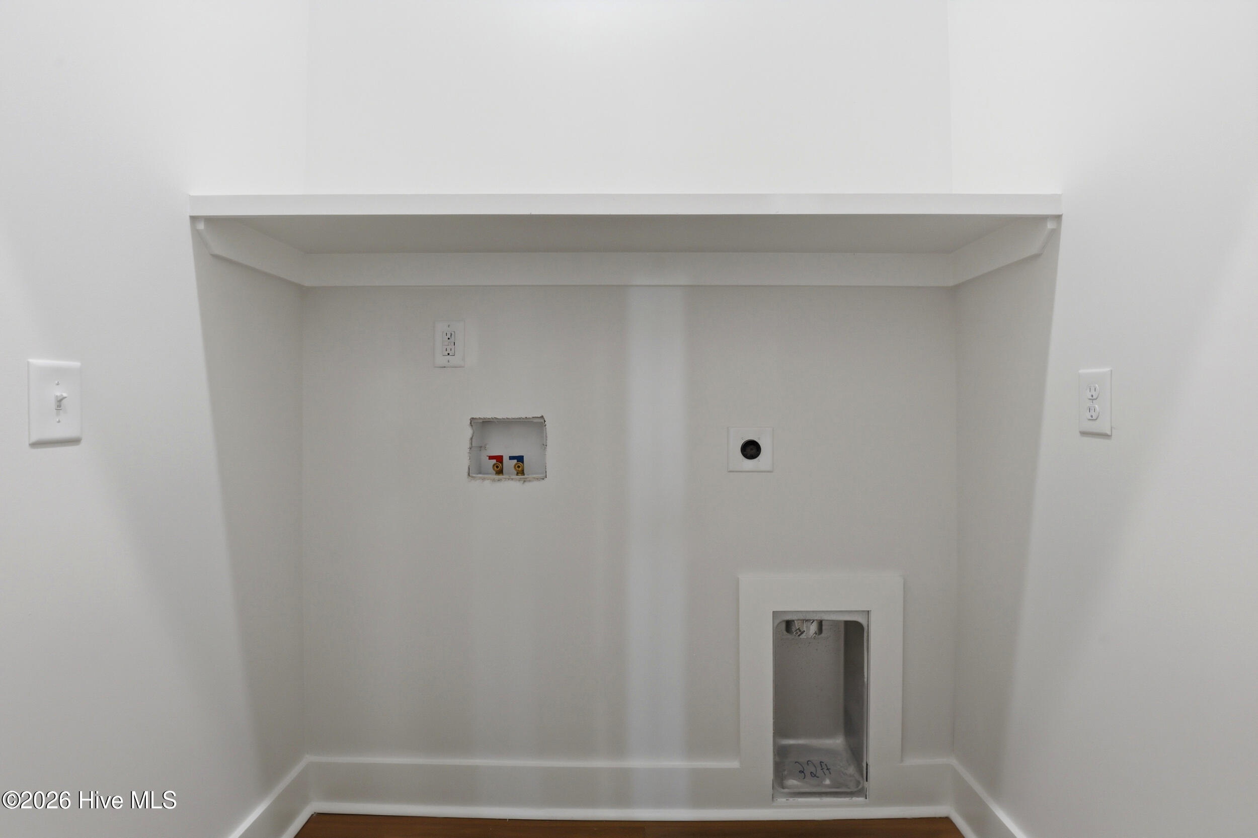 100562877 | Photo 28