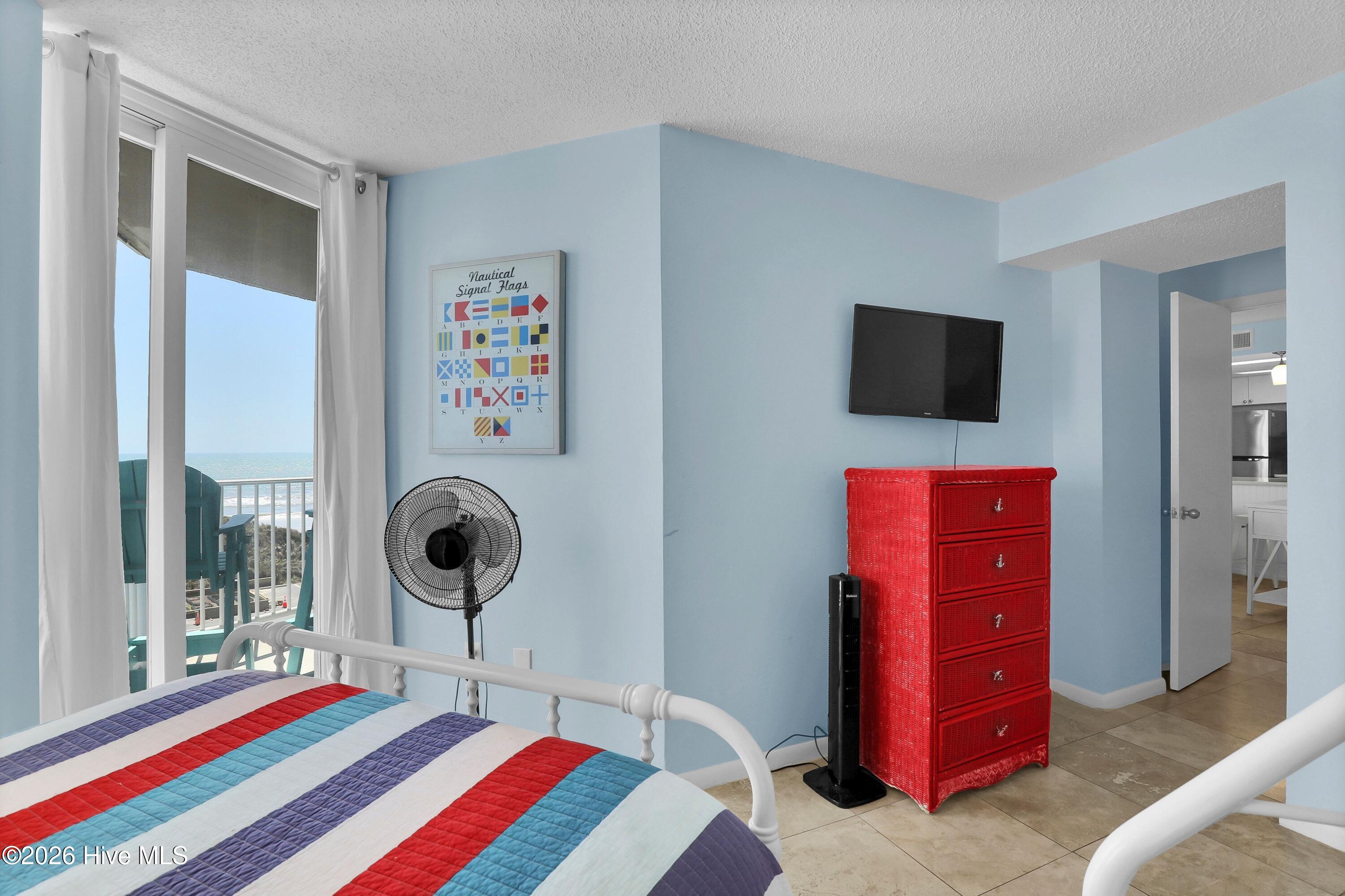 100565248 | Photo 23