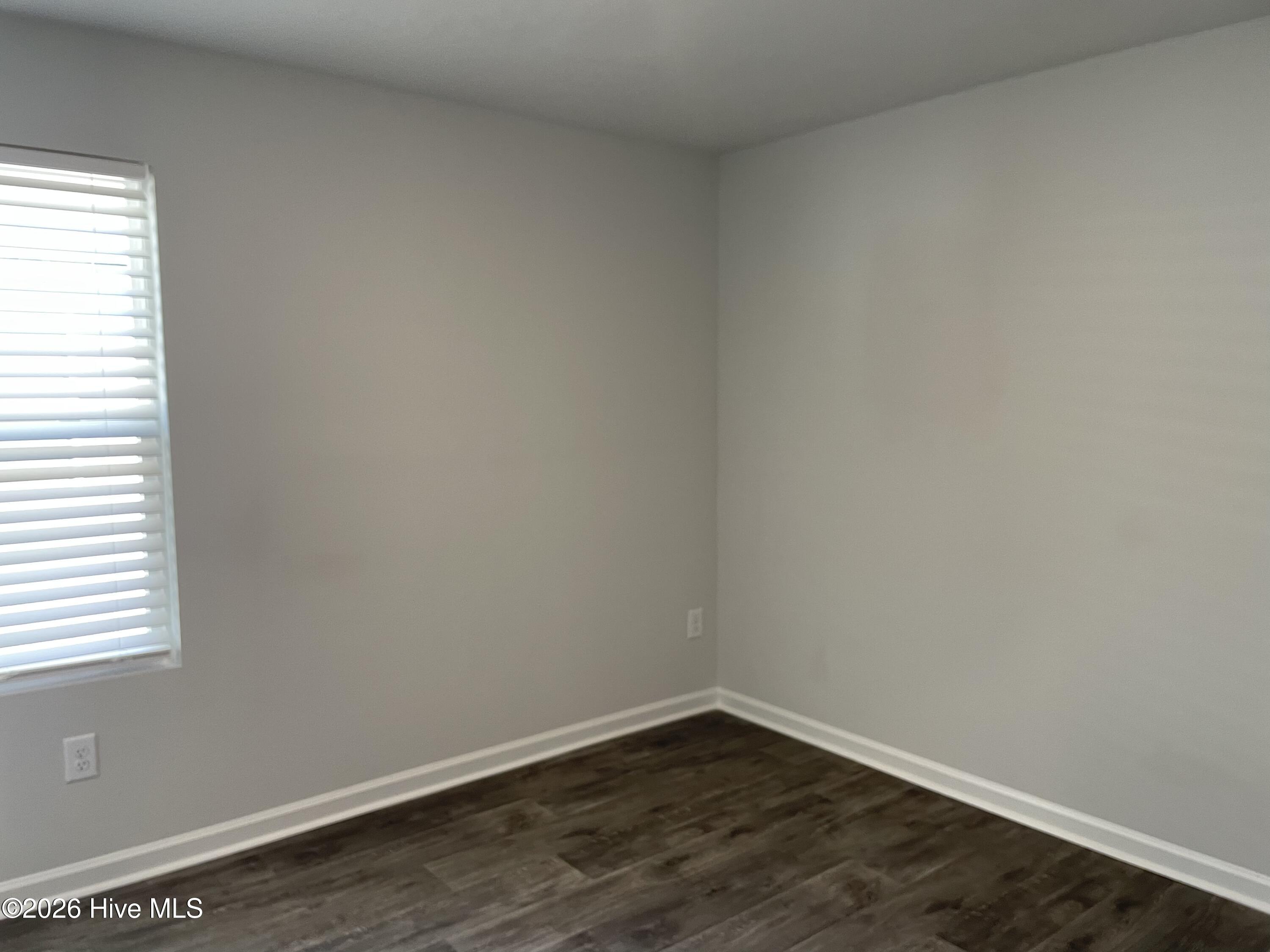 100560586 | Photo 15