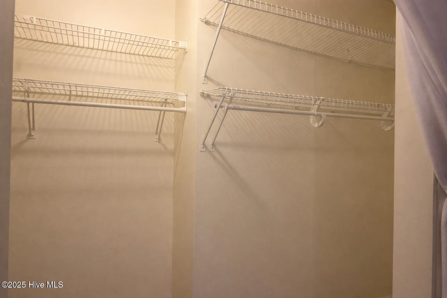 100542685 | Photo 13