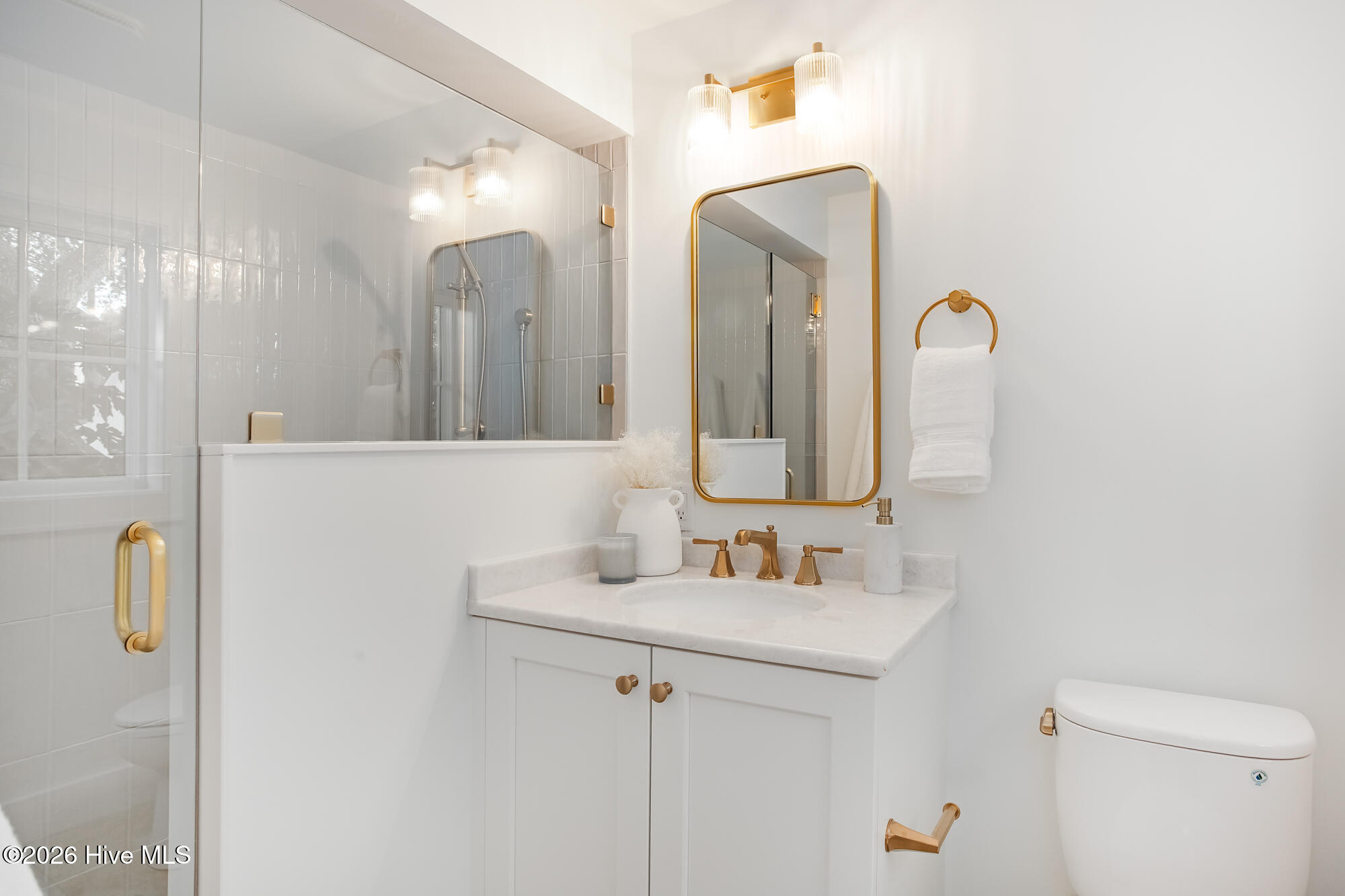 100550703 | Photo 49