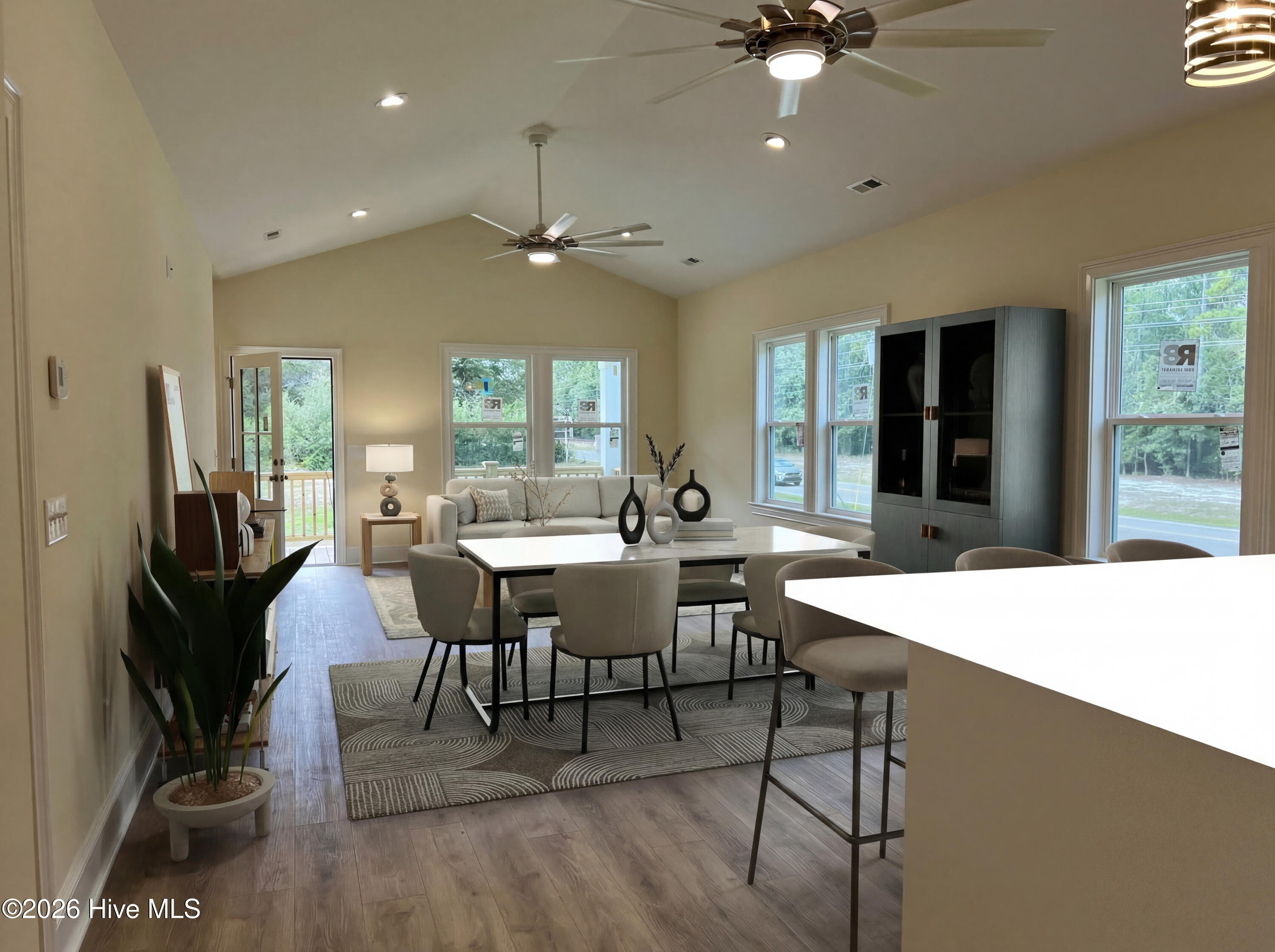 100517039 | Photo 12