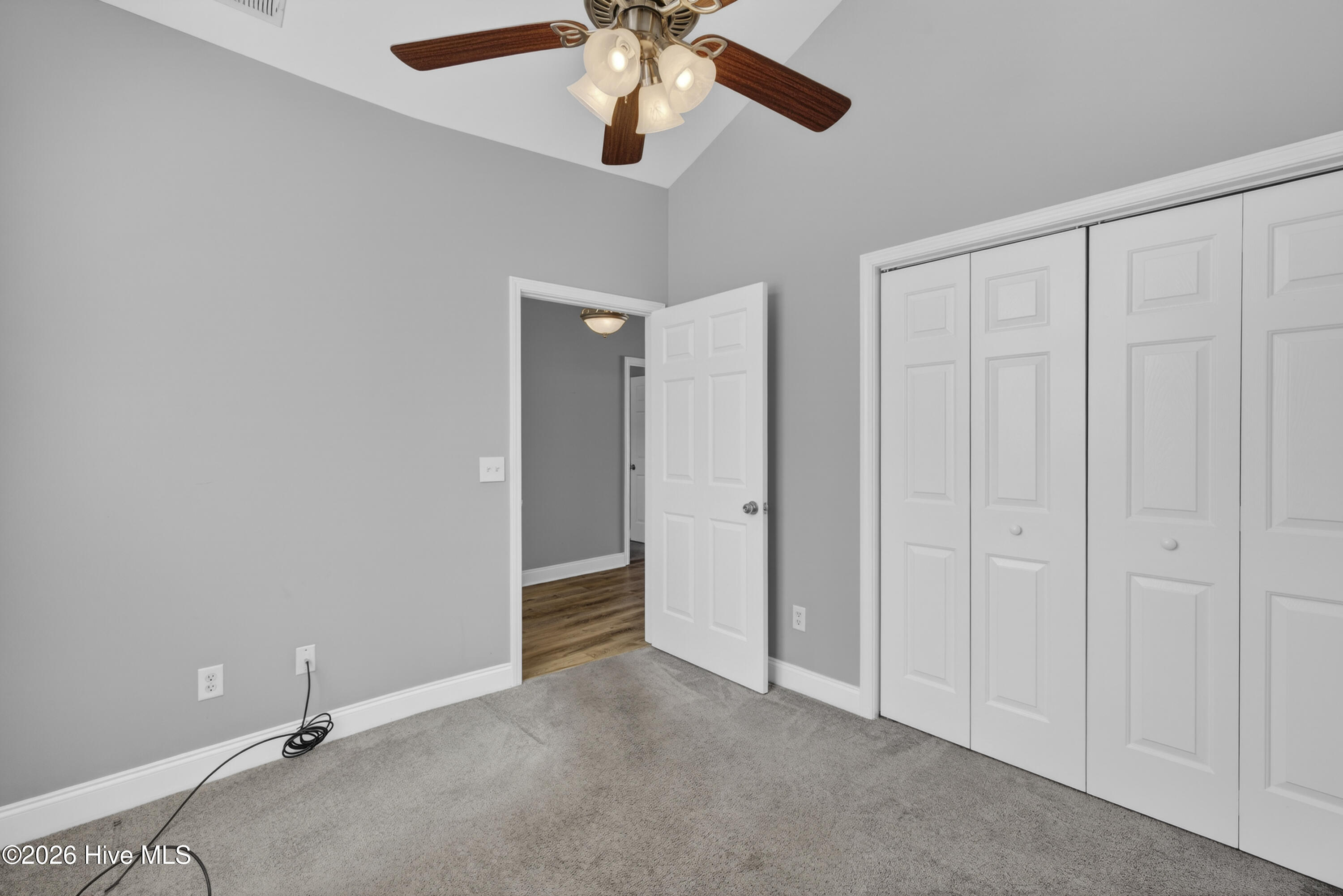 100562348 | Photo 17