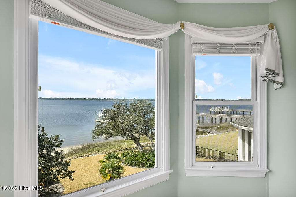 100563710 | Photo 40