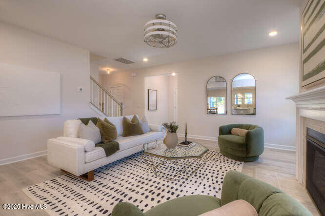 100540645 | Photo 15