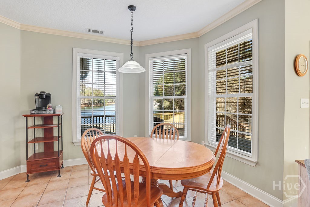 Breakfast Room over looking the Lake