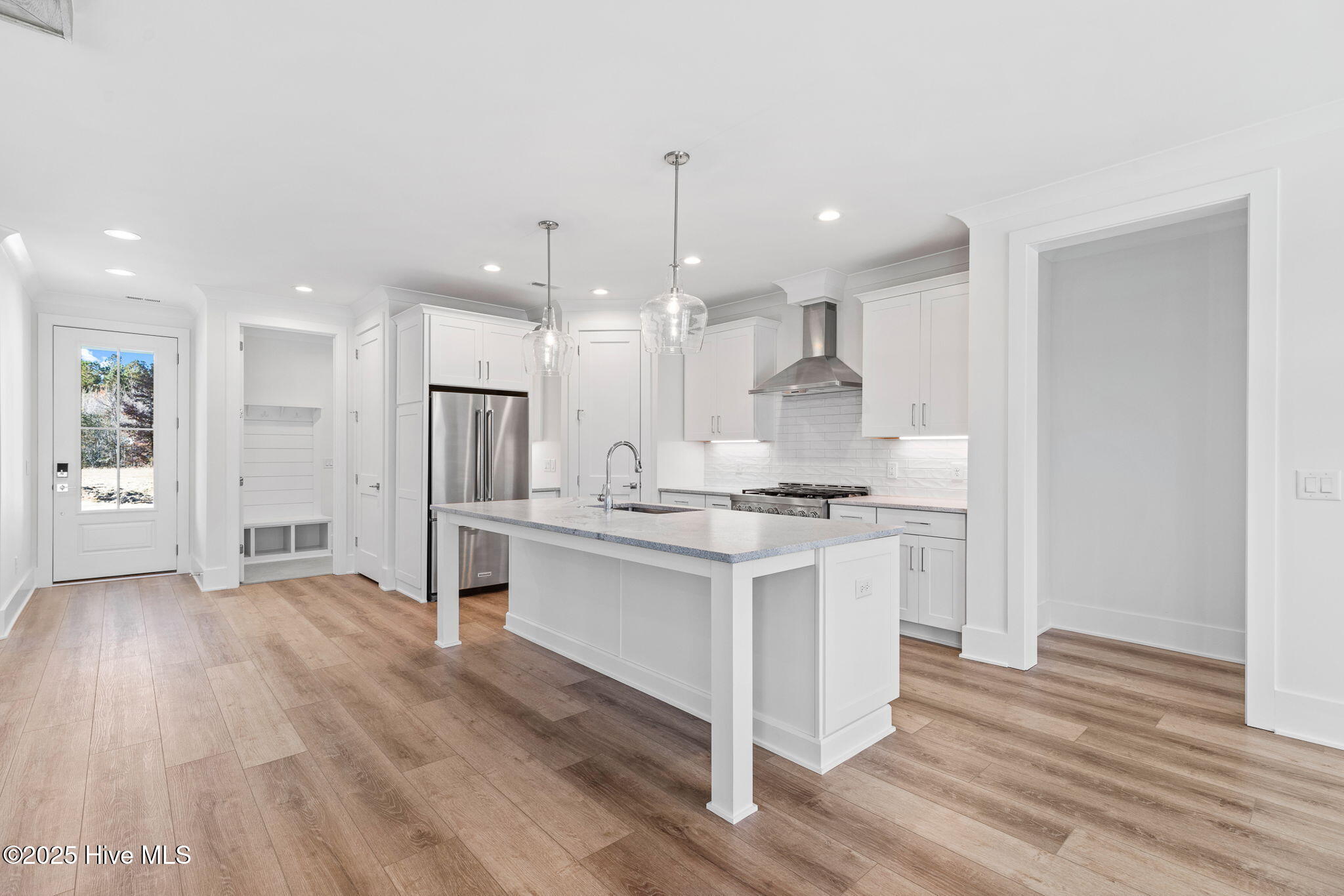 100523885 | Photo 21