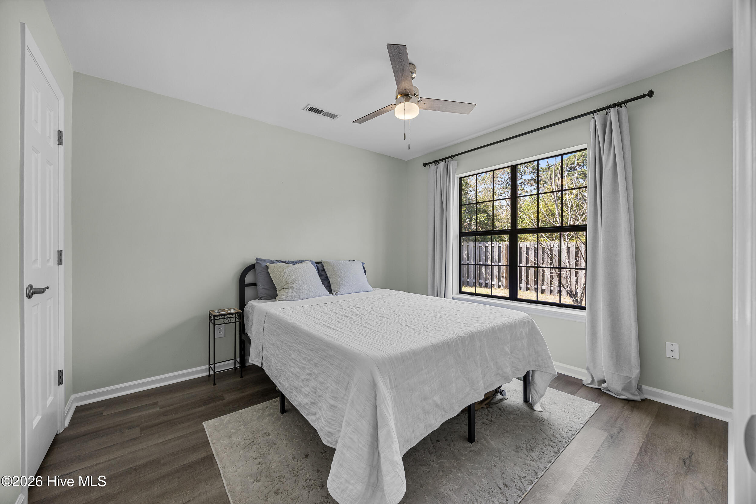 100563217 | Photo 26