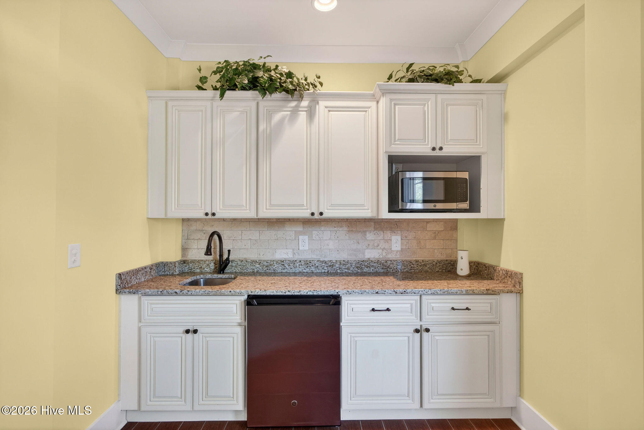 100548622 | Photo 41