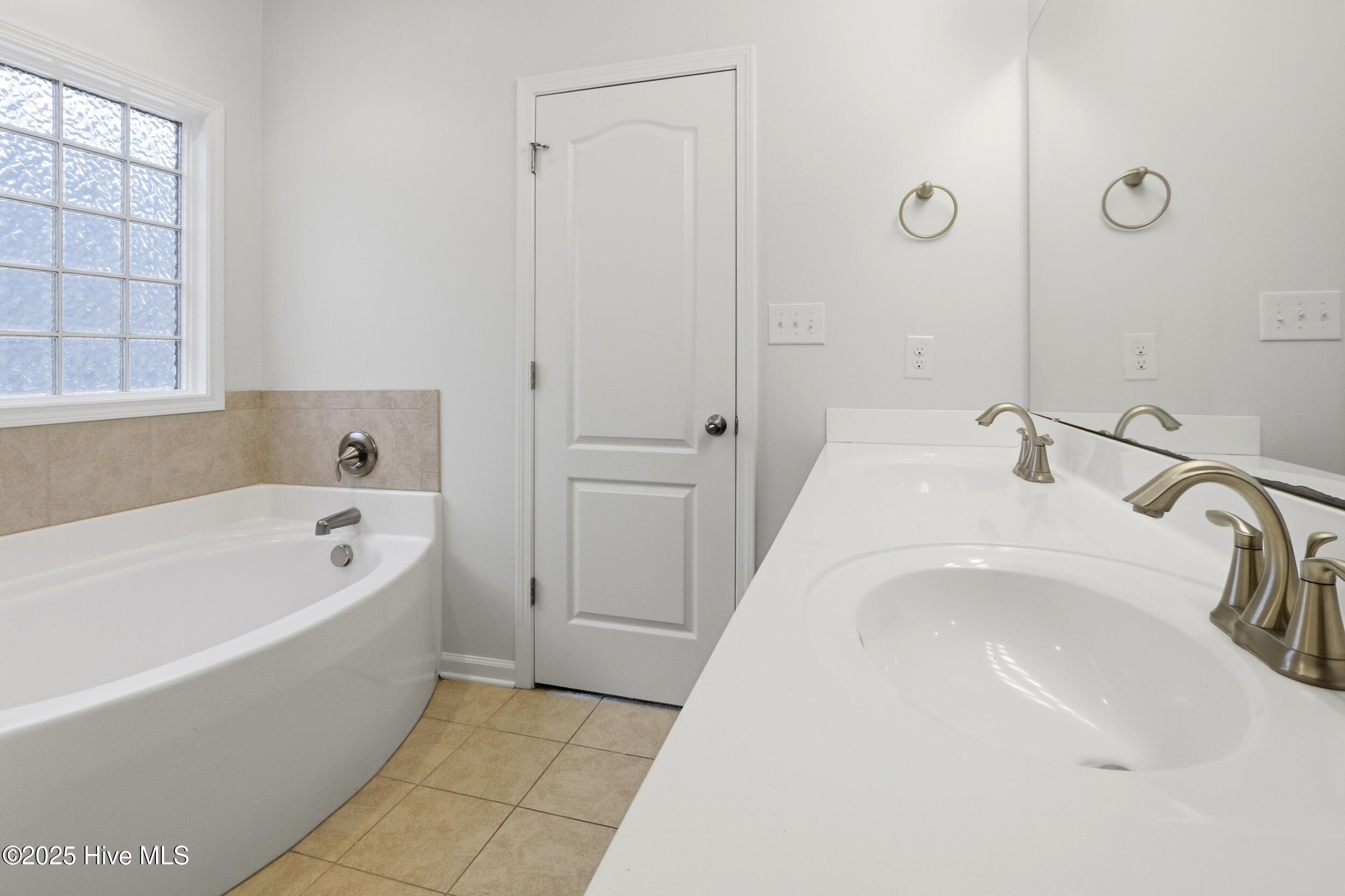 100545601 | Photo 38