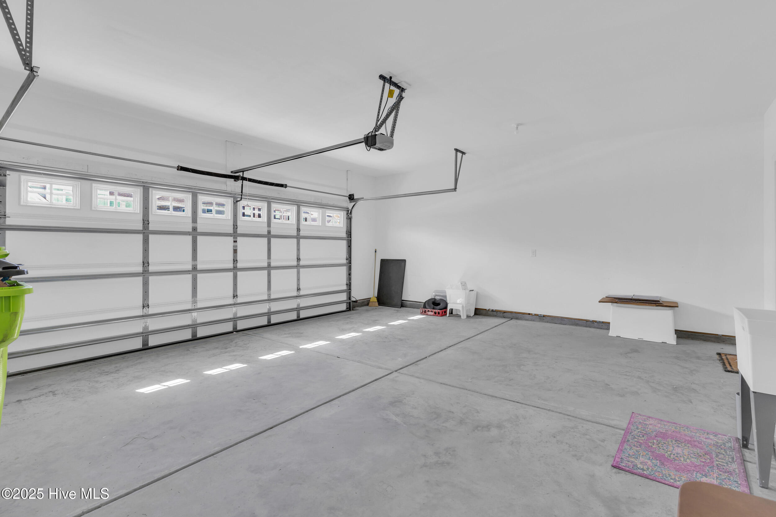 100532615 | Photo 33